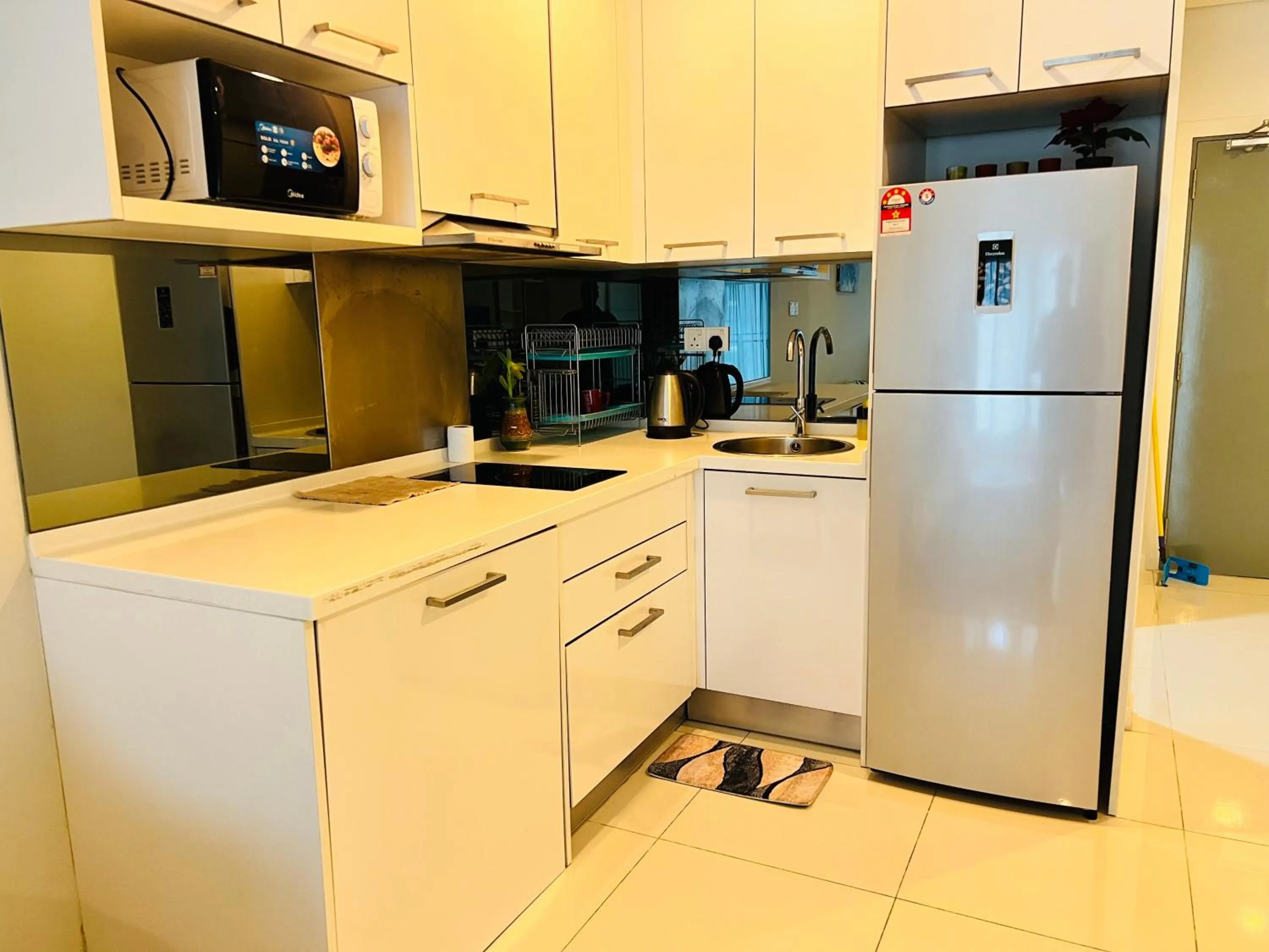 Kitchen or kitchenette in Mercu Summer Suites KLCC By Sweet Home