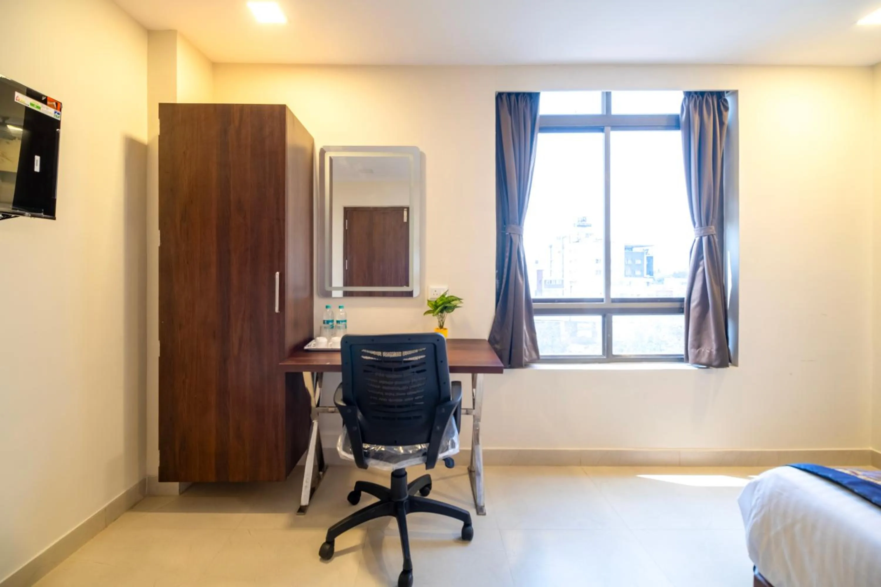 Monday Hotels Swarnas The Capital