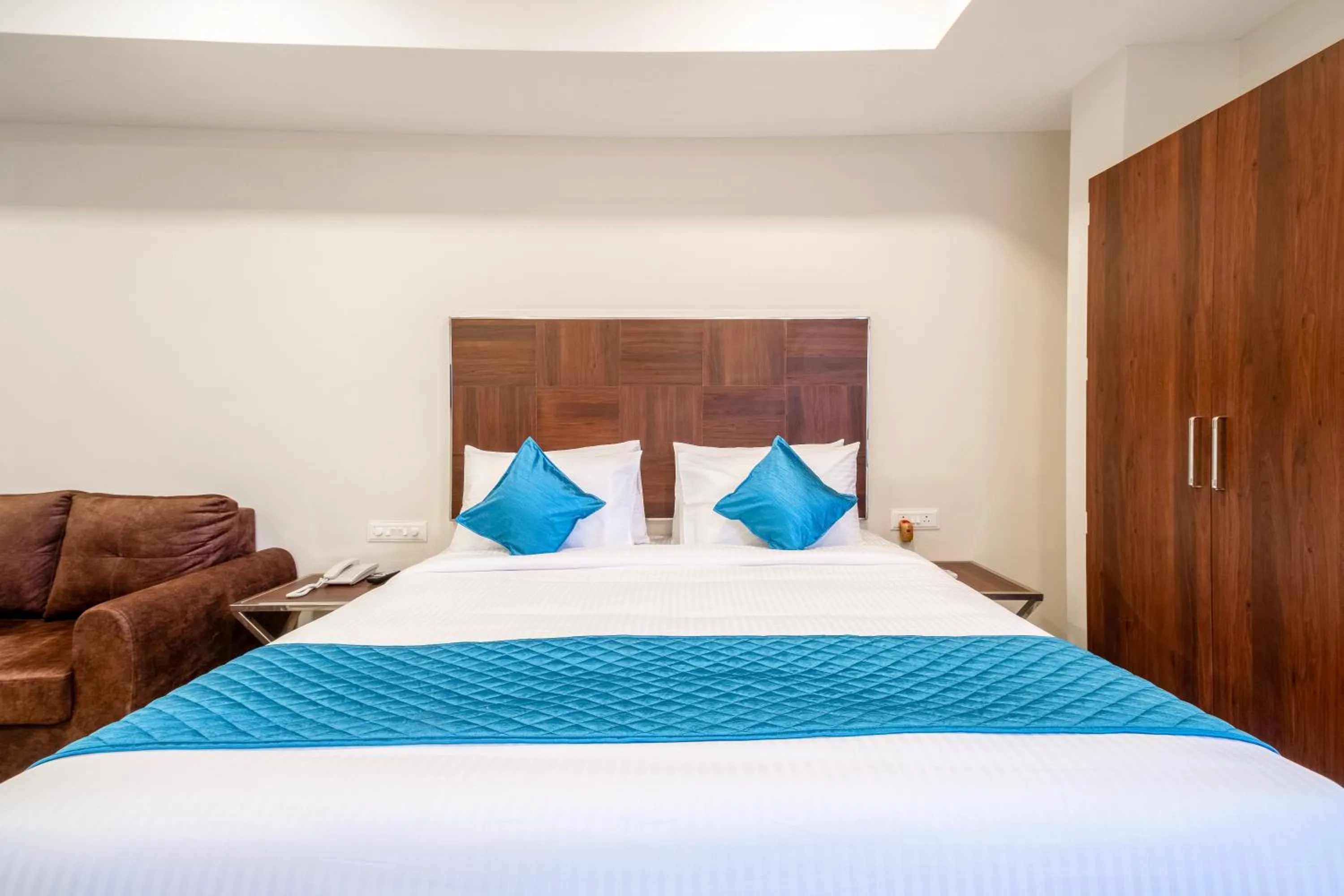 Bed in Monday Hotels Swarnas The Capital