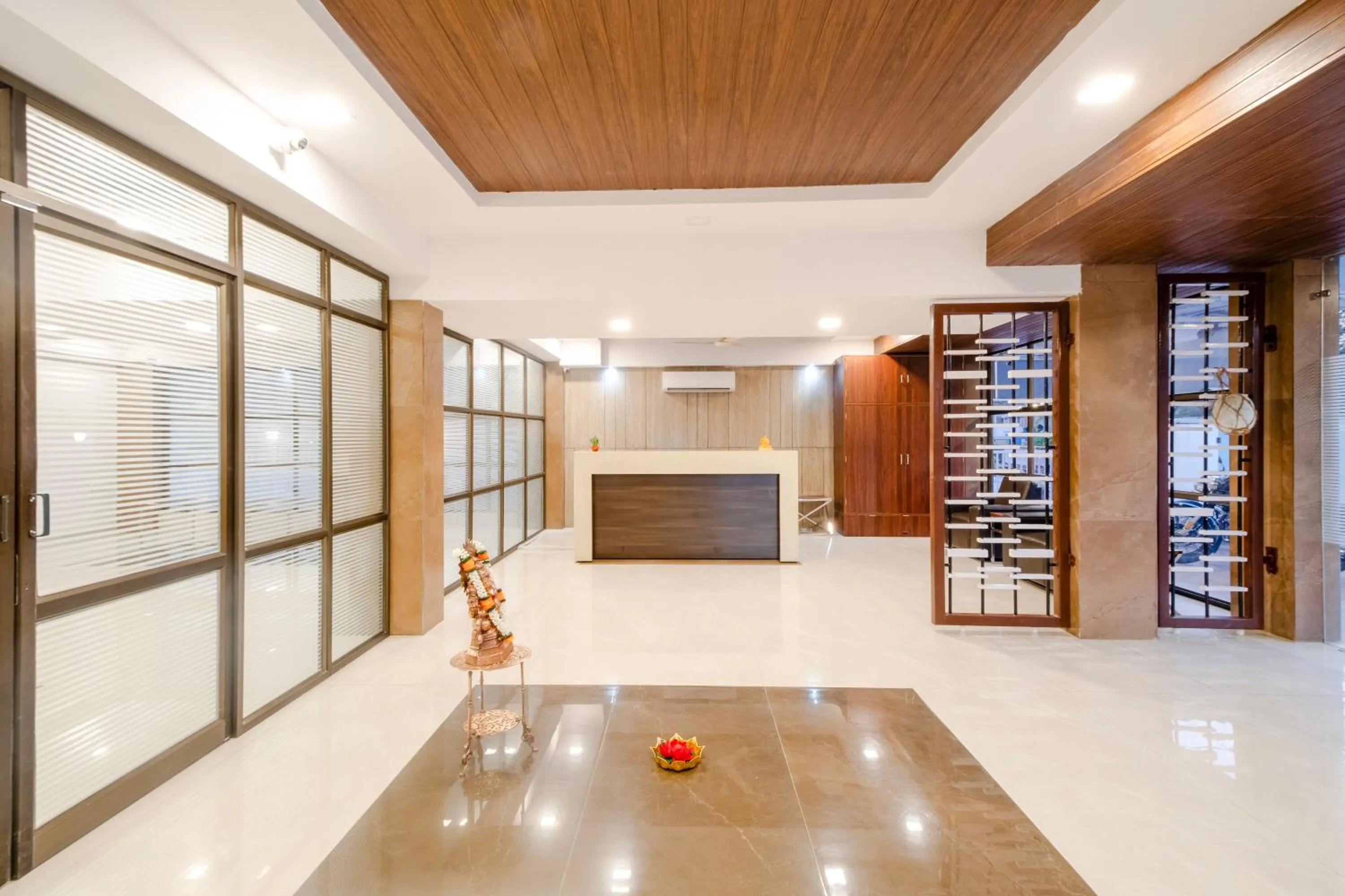 Lobby or reception in Monday Hotels Swarnas The Capital