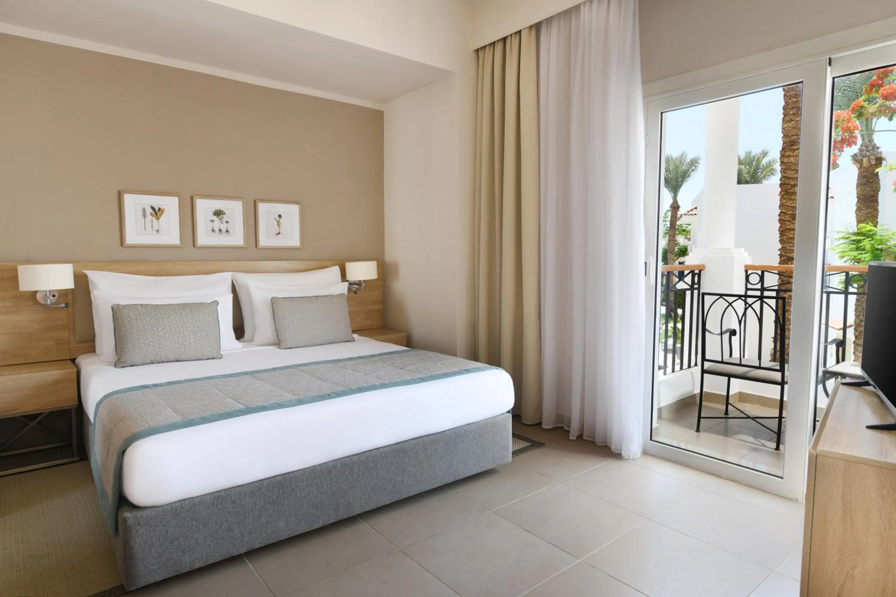Balcony/Terrace, Bed in JAZ Fanara Residence