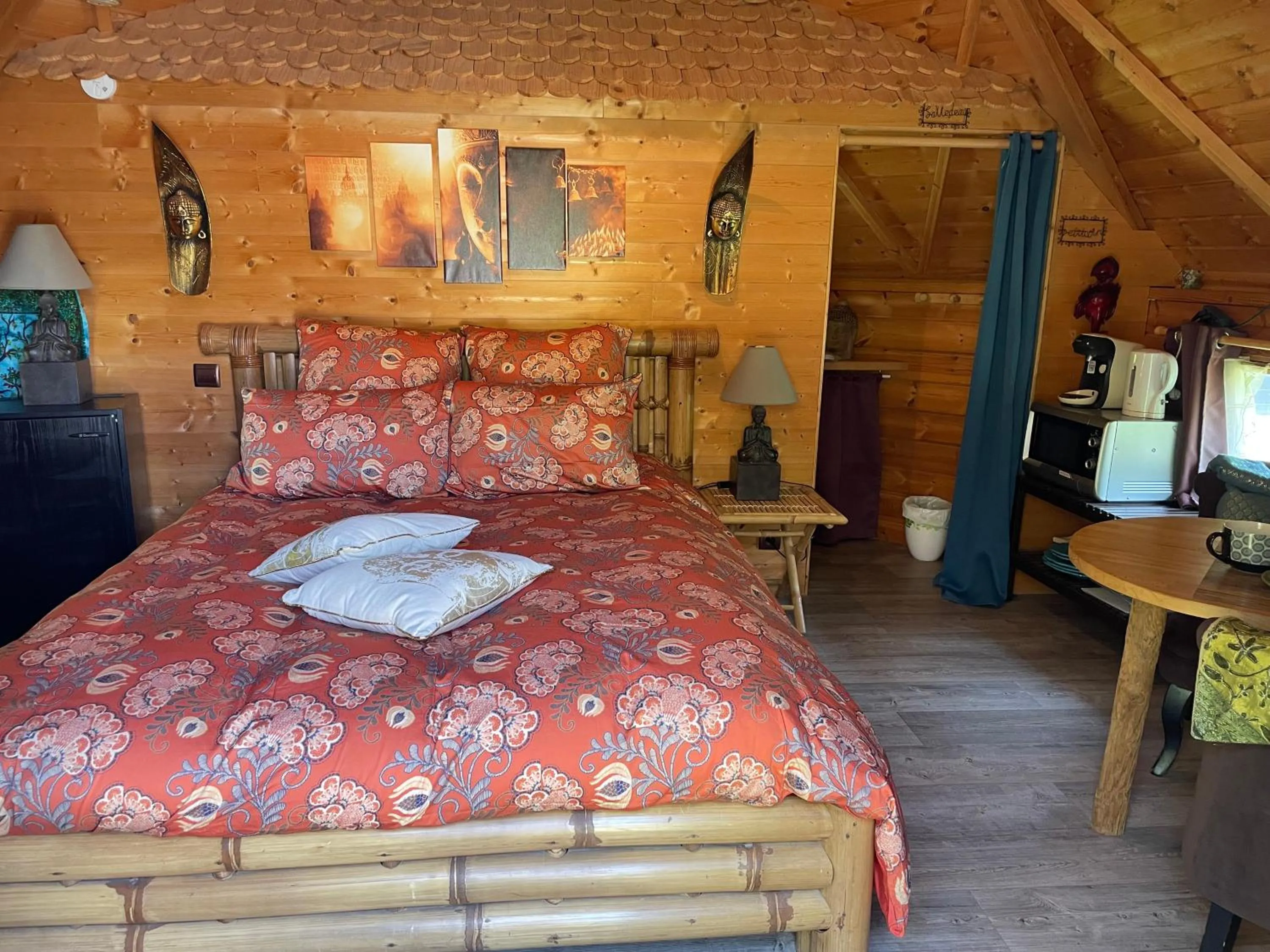 Bed in Aux murmures de la nature B&B