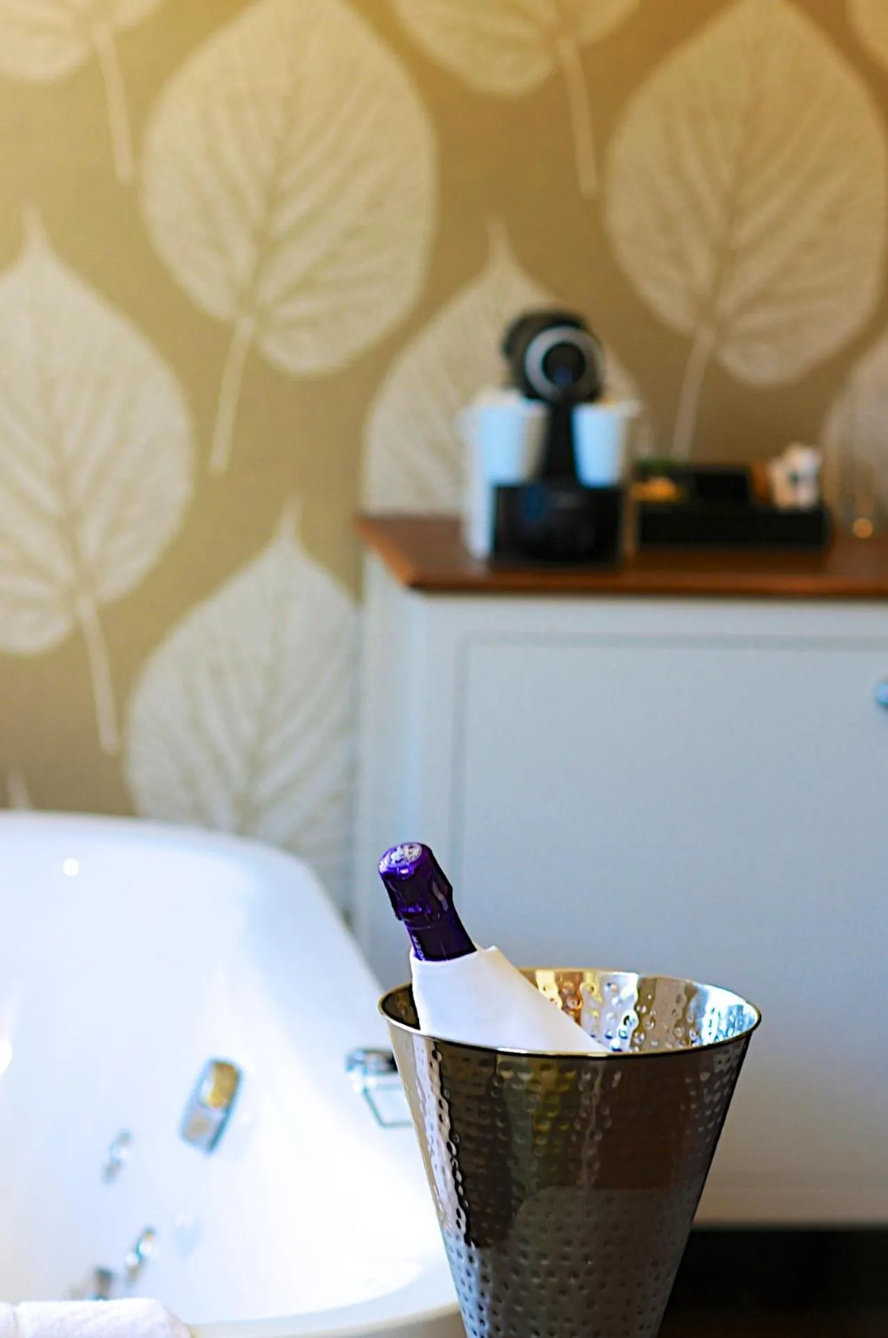 Drinks, Bed in The Oaksmere