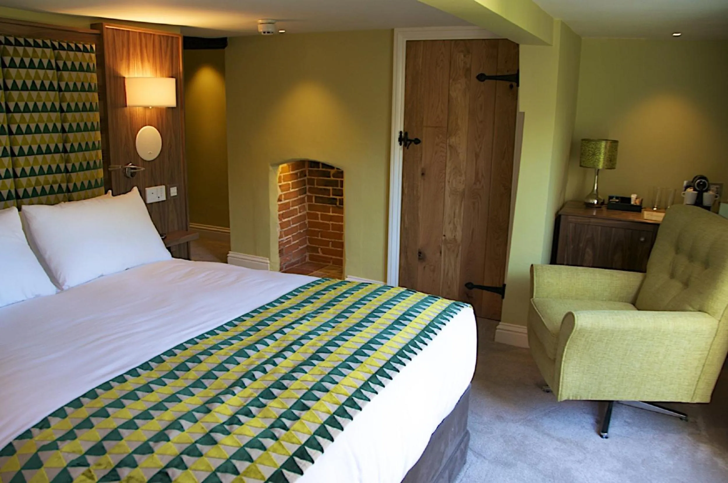 Photo of the whole room, Bed in The Oaksmere