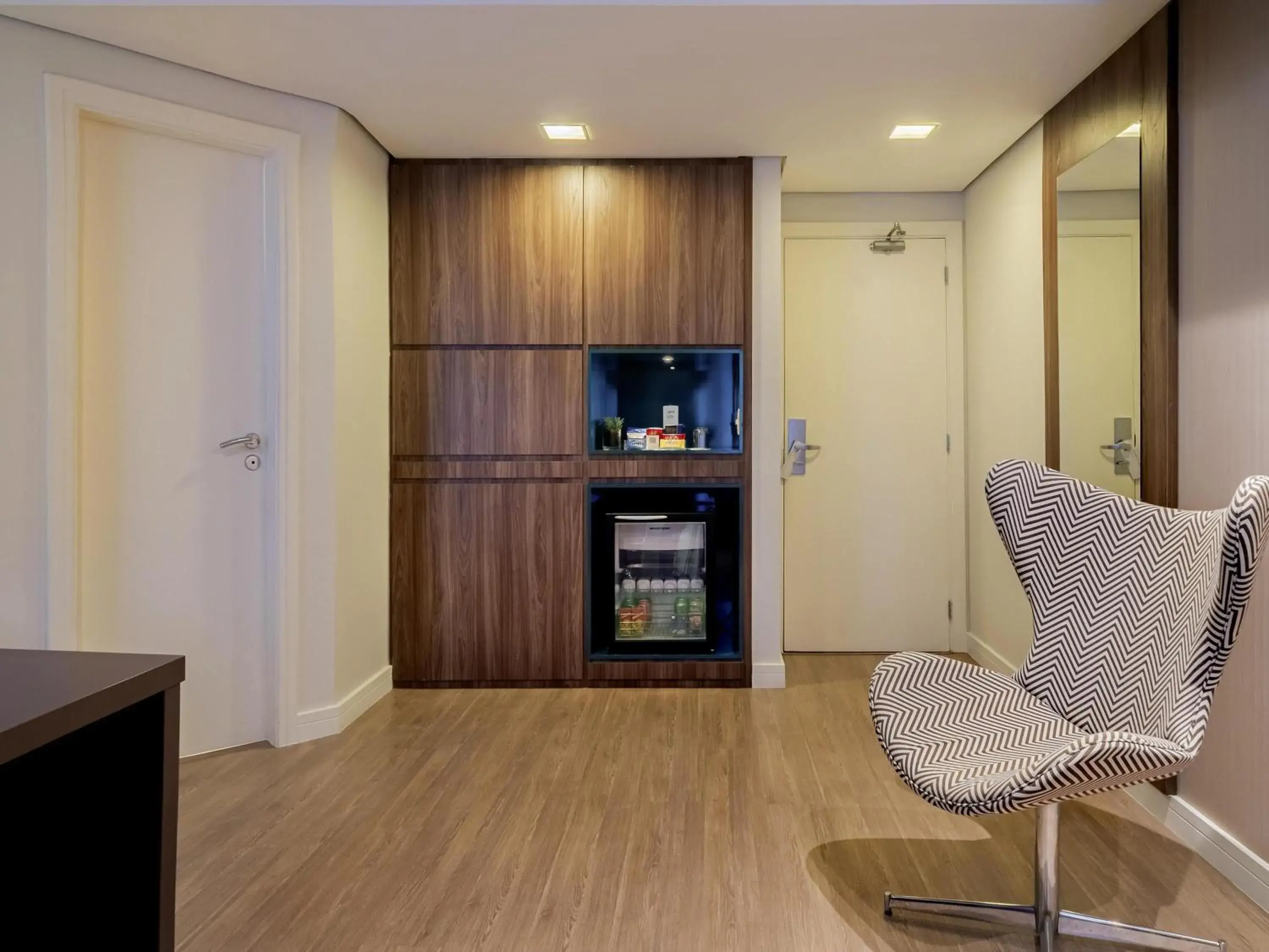 Junior Suite with King Bed and Twin Beds - single occupancy in Mercure Sao Paulo Moema Times Square Junior Suite with King Bed and Twin Beds - single occupancy in Mercure Sao Paulo Moema Times Square