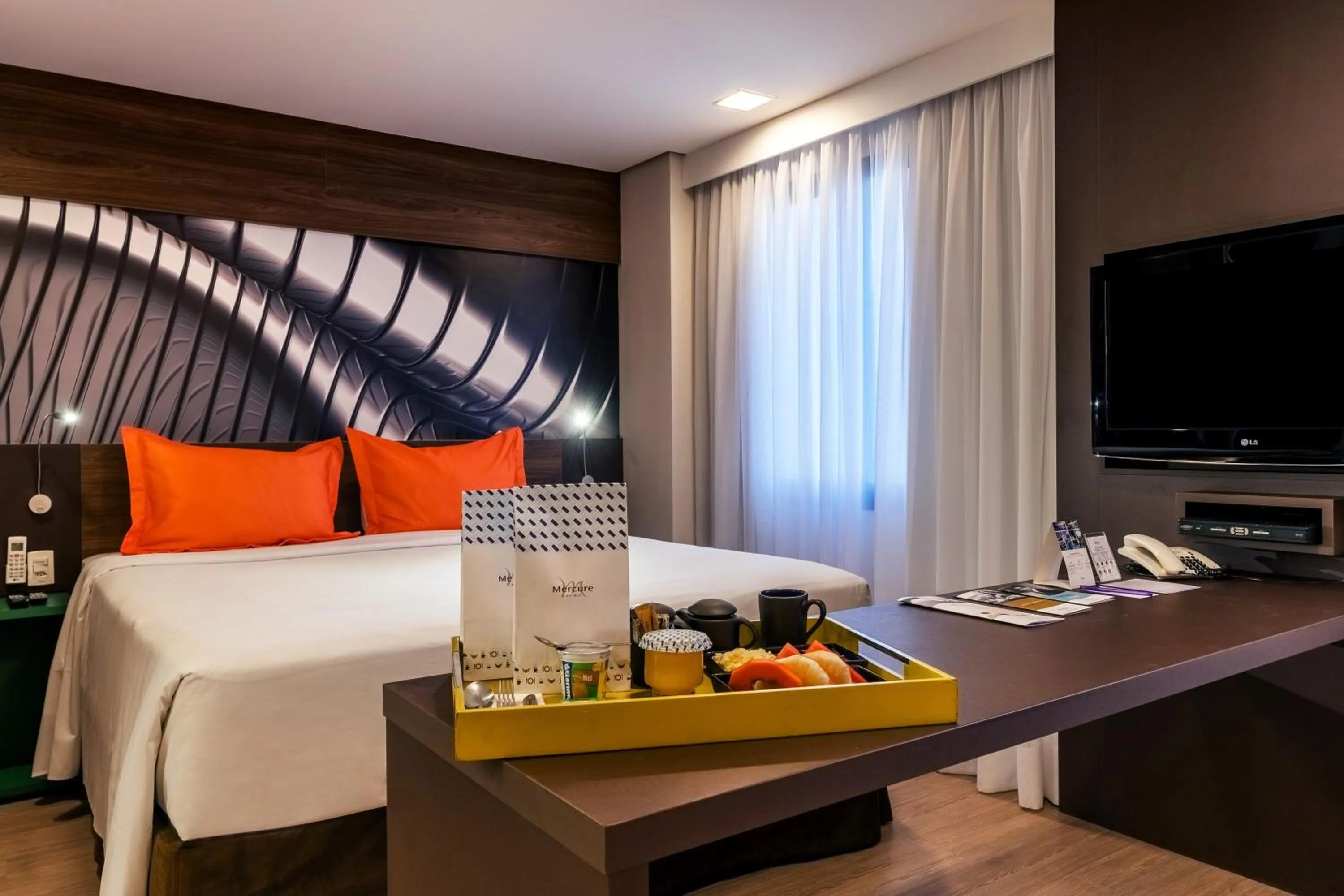 Coffee/tea facilities, Bed in Mercure Sao Paulo Moema Times Square