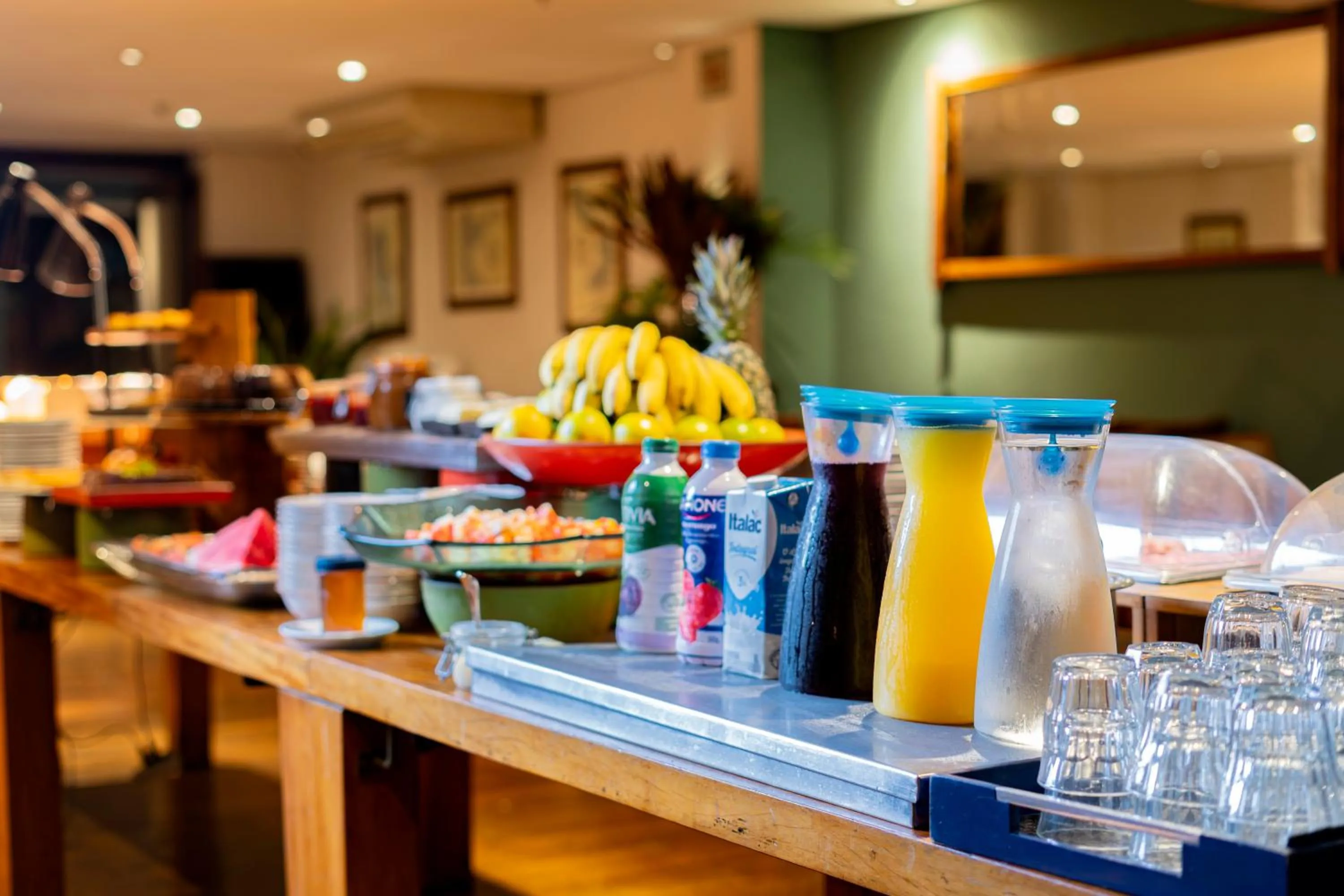 Buffet breakfast in Mercure Sao Paulo Moema Times Square