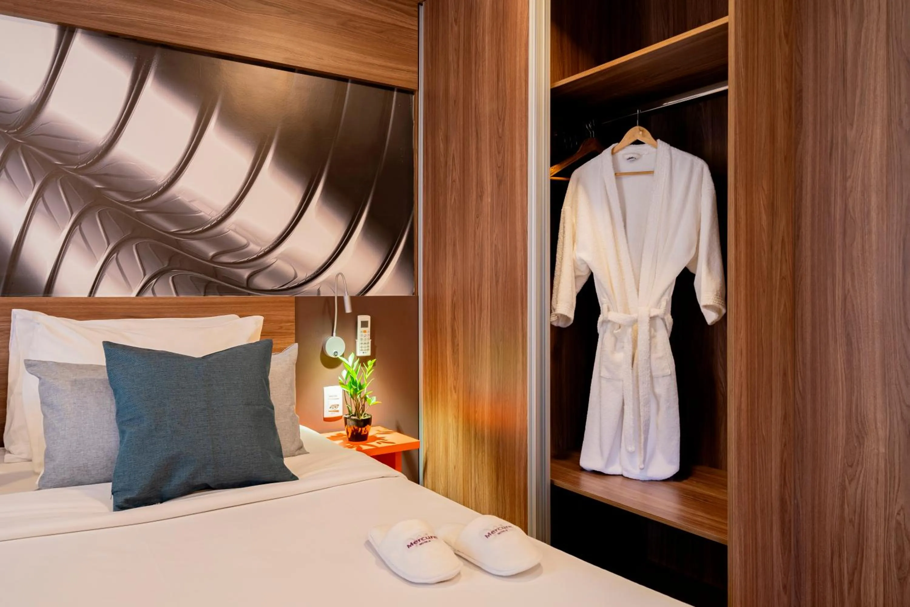 Decorative detail, Bed in Mercure Sao Paulo Moema Times Square