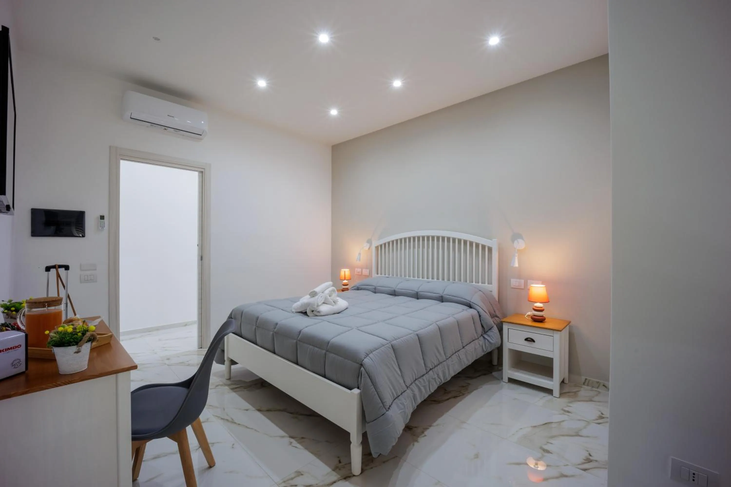 Photo of the whole room, Bed in REDDIMUS Guest House