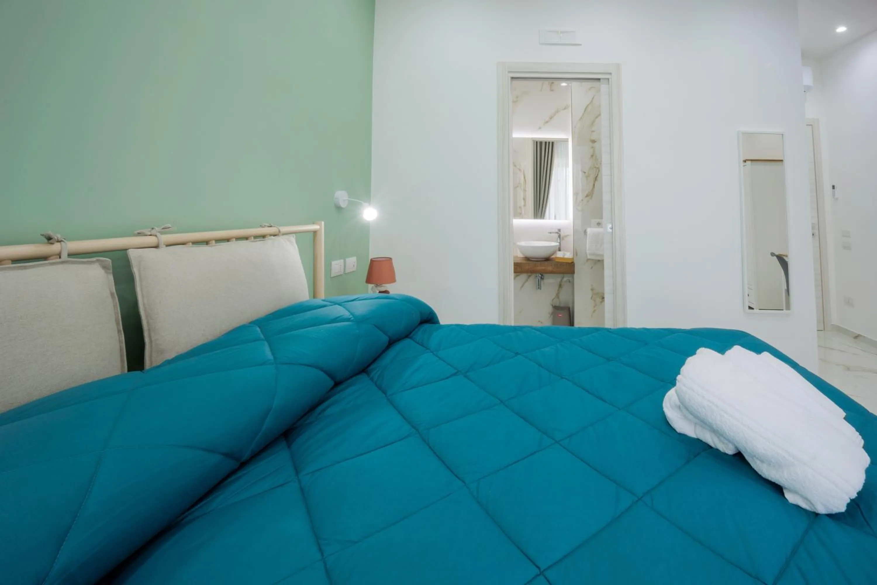 Photo of the whole room, Bed in REDDIMUS Guest House