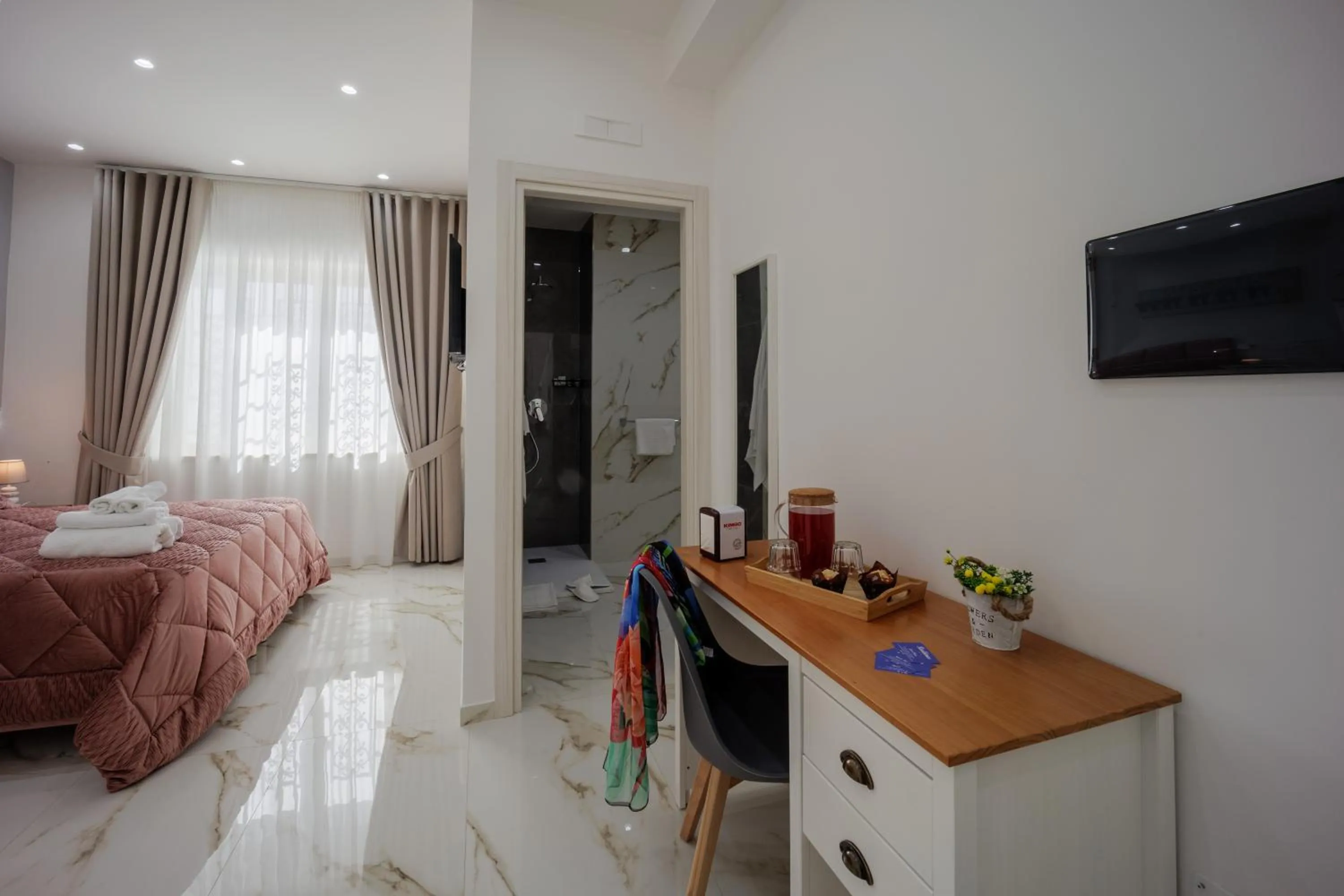 Photo of the whole room, Bed in REDDIMUS Guest House