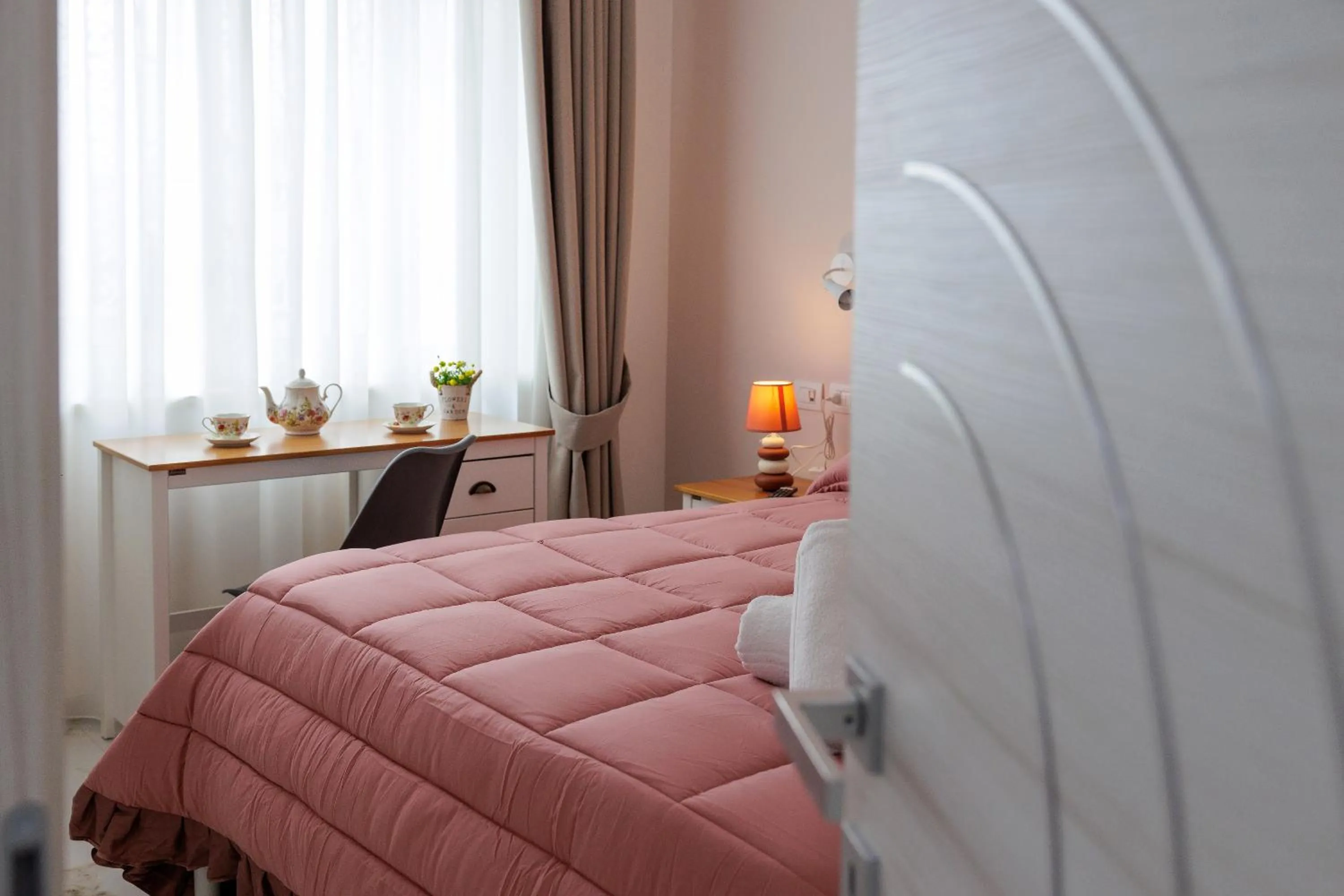 Photo of the whole room, Bed in REDDIMUS Guest House