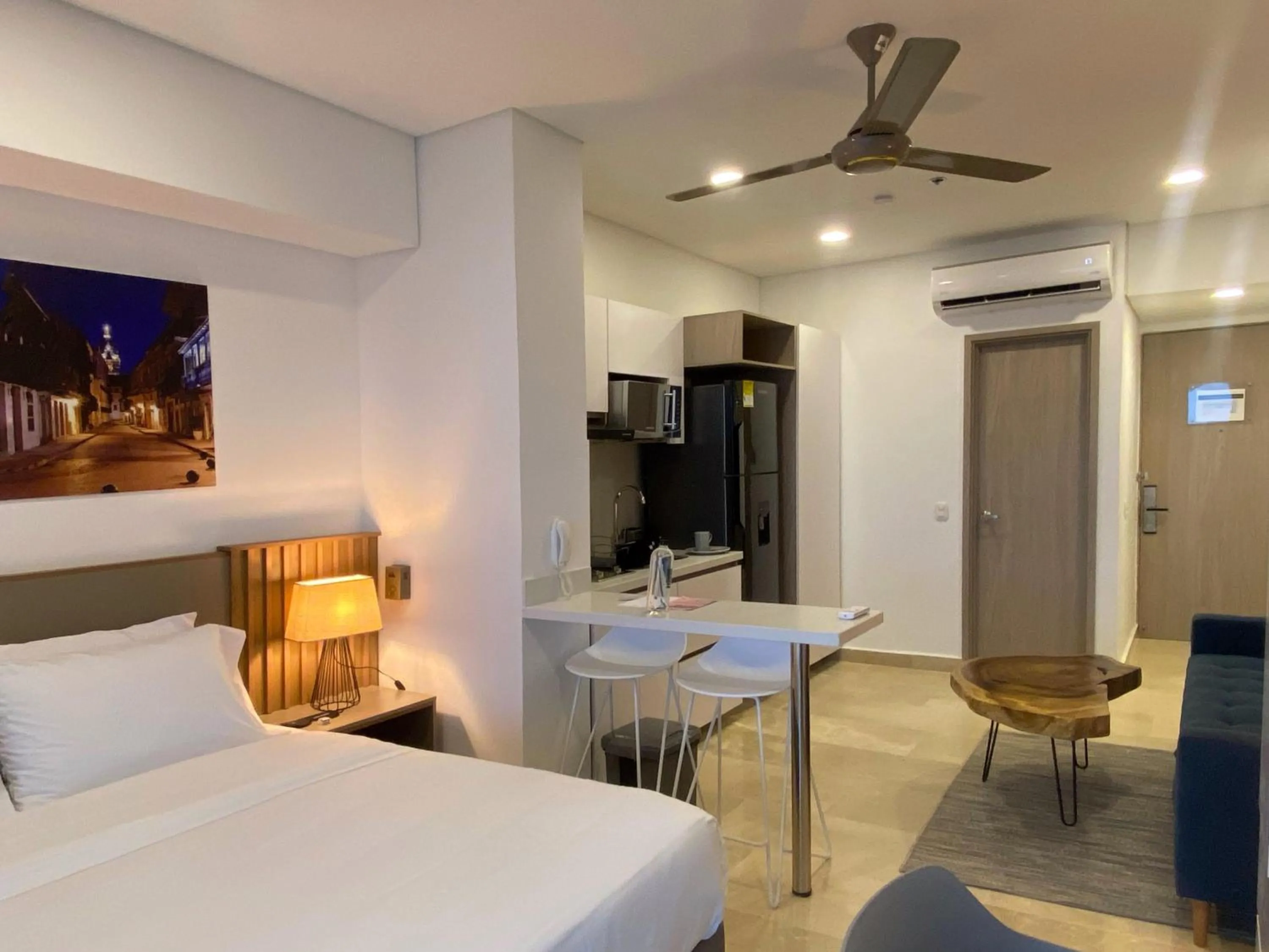 Dining area, Bed in Wynwood Cartagena Beach