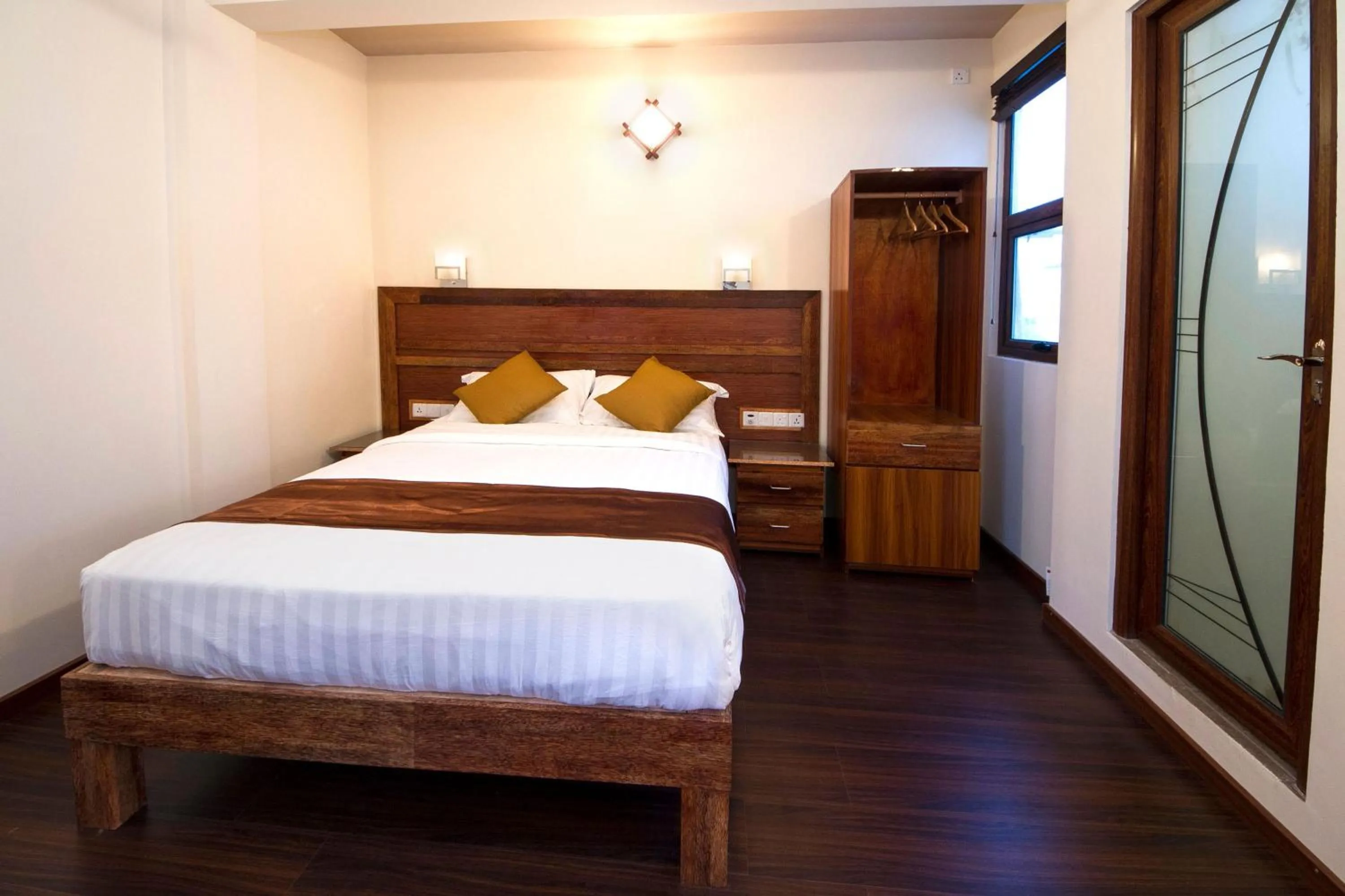 Photo of the whole room, Bed in Tropic Tree Maldives