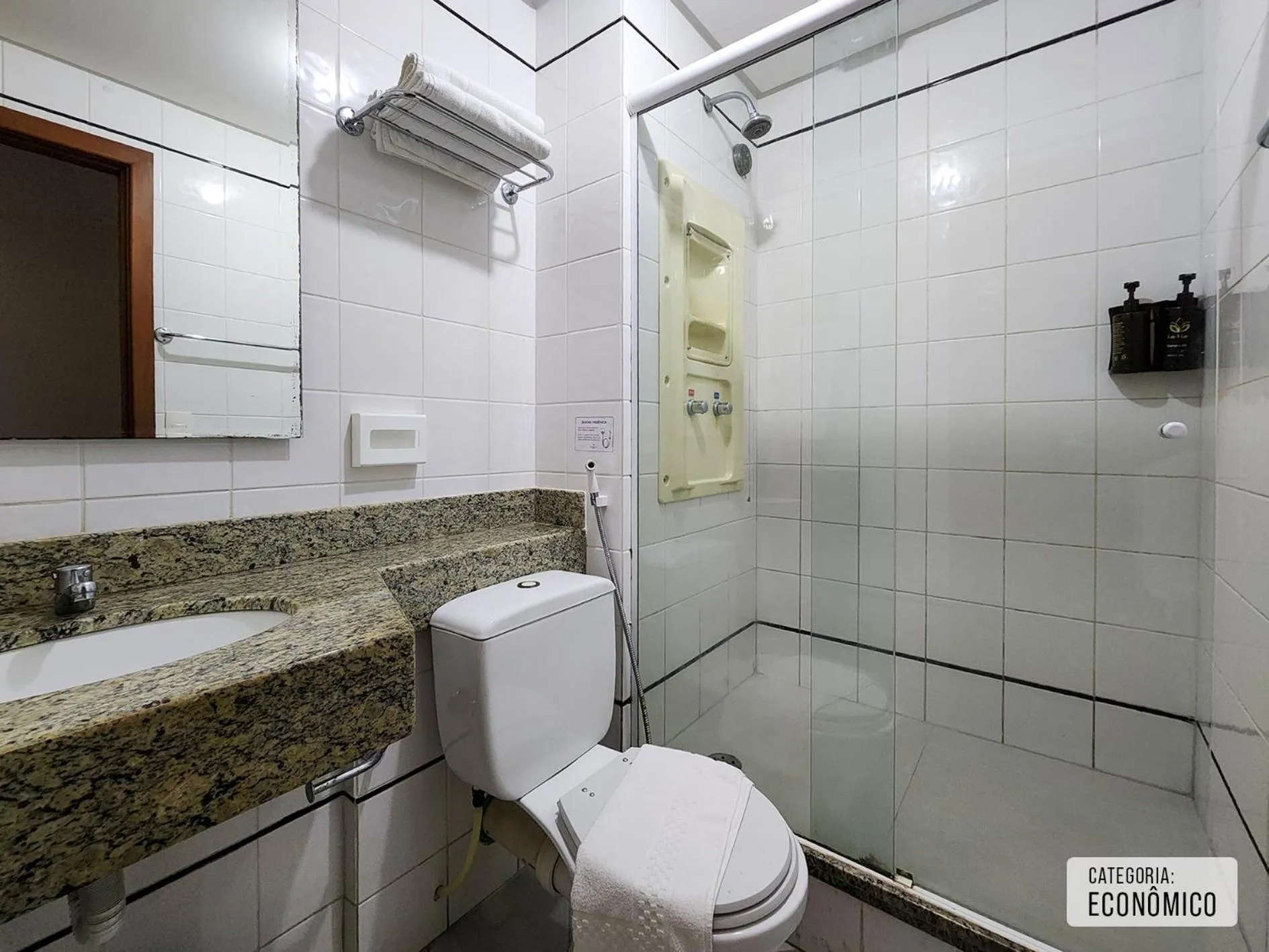 Bathroom in Triângulo Apart Hotel