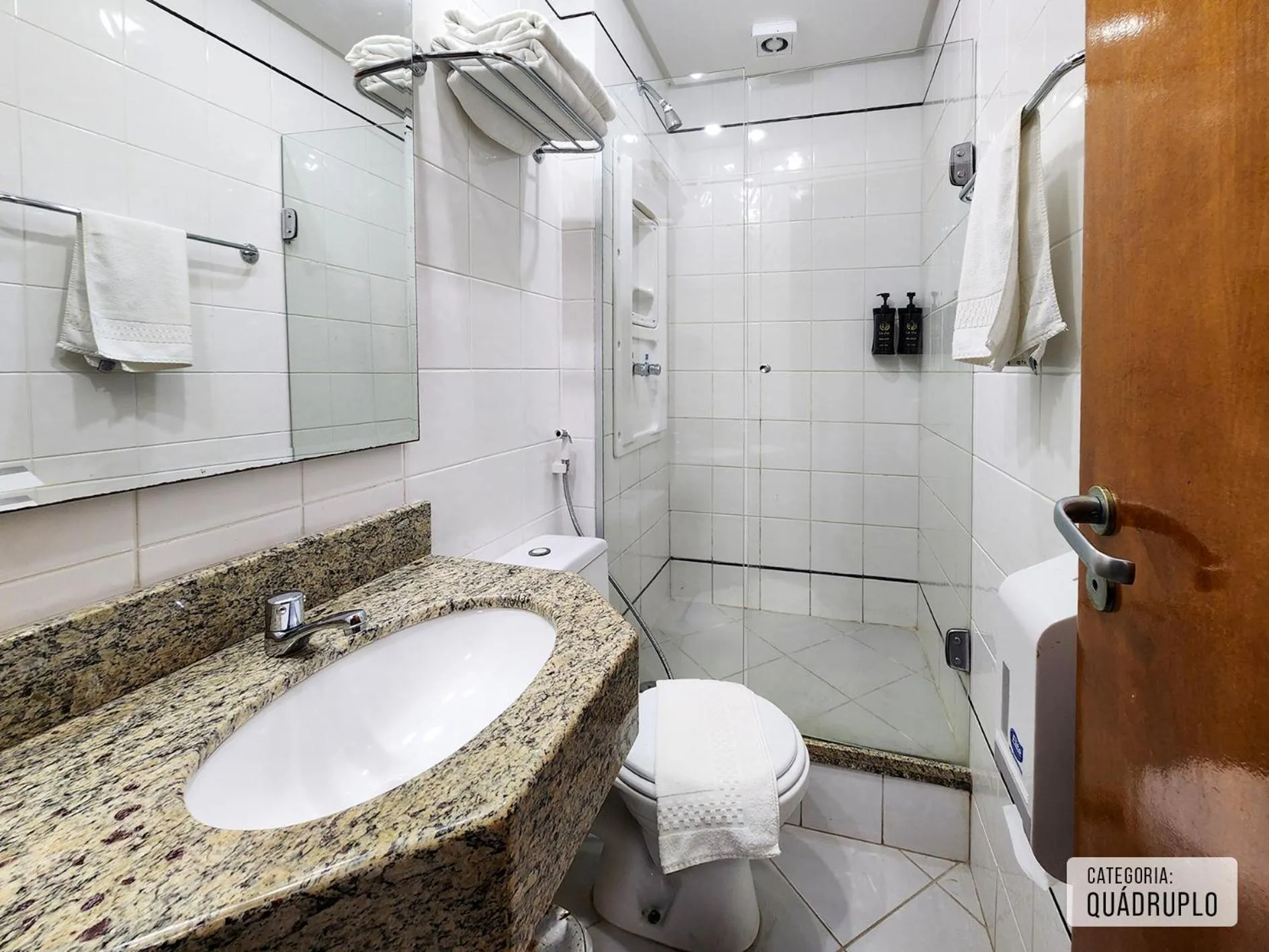 Bathroom in Triângulo Apart Hotel