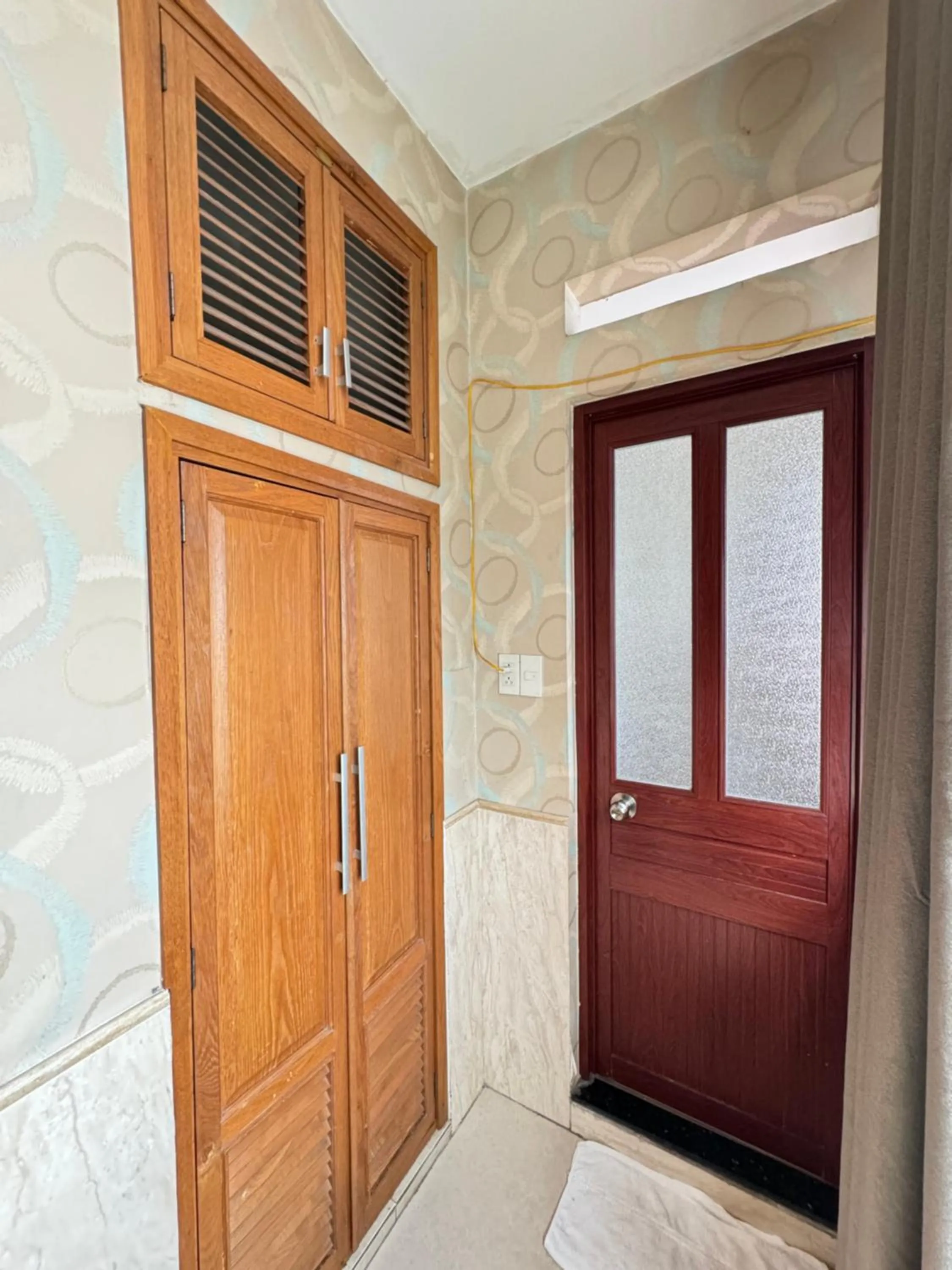 wardrobe in Sài Gòn Hotel Bình Tân