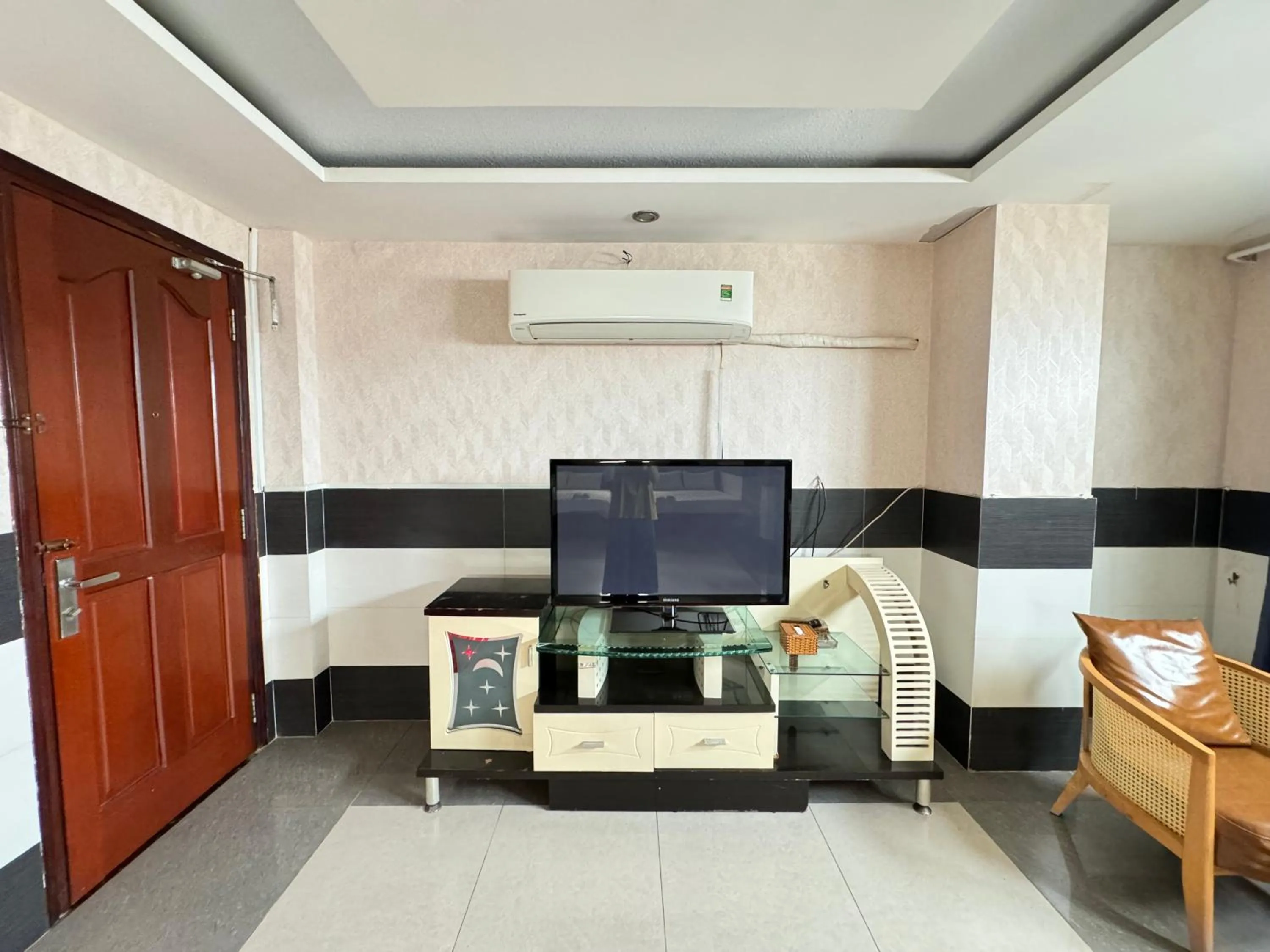 Communal lounge/ TV room in Sài Gòn Hotel Bình Tân