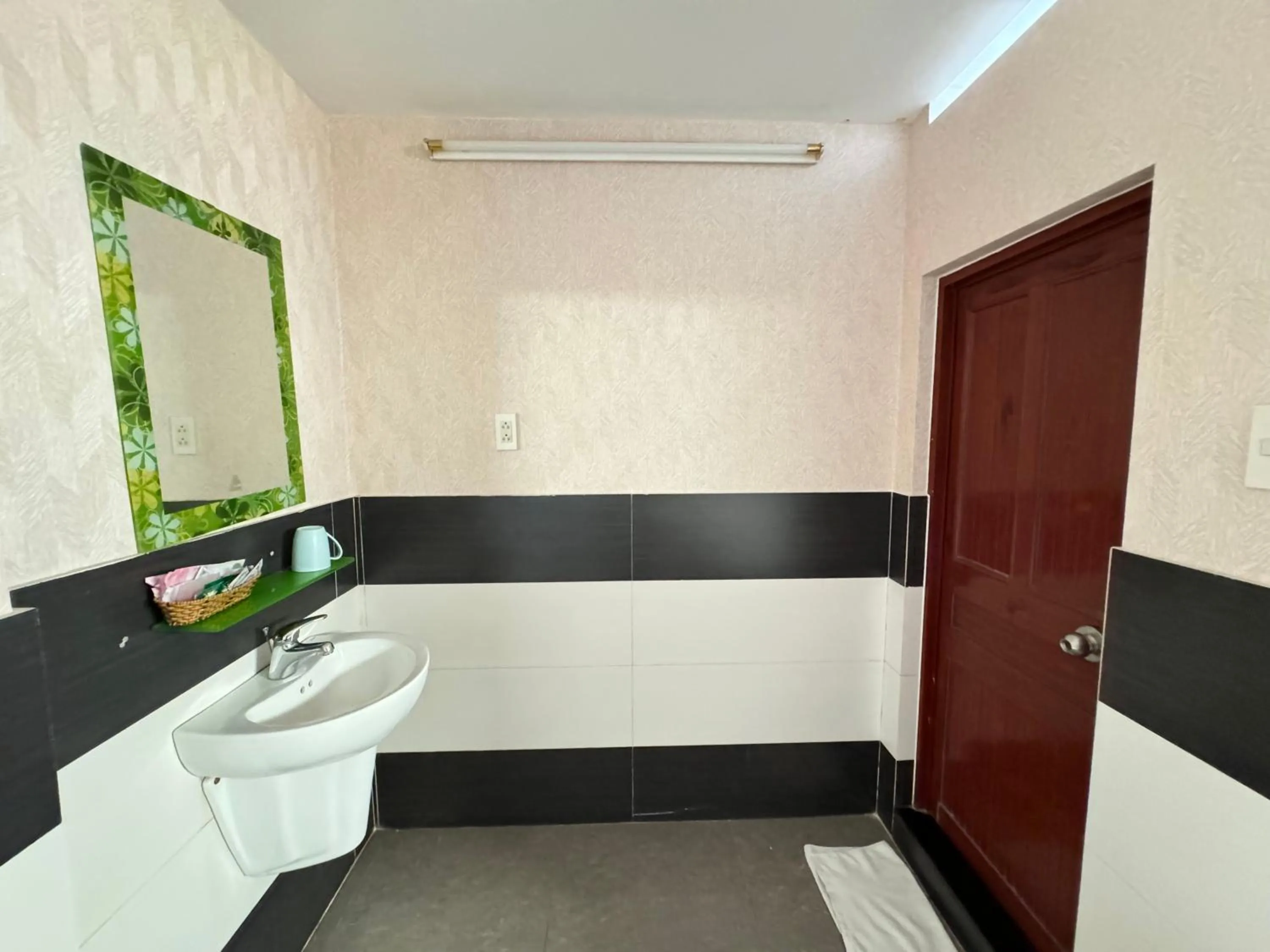 Bathroom in Sài Gòn Hotel Bình Tân