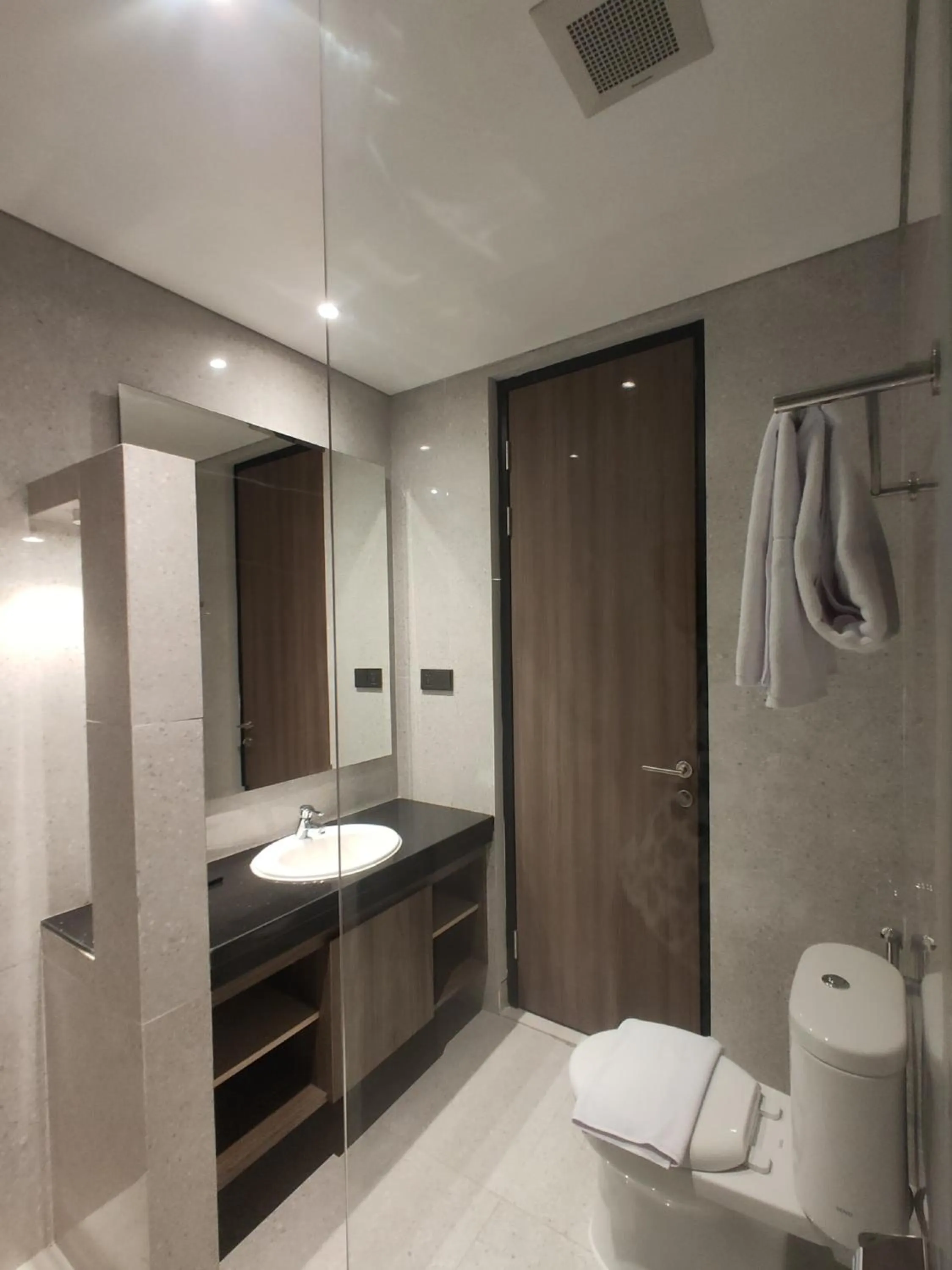 Shower in Eno Front One Hotel Semarang