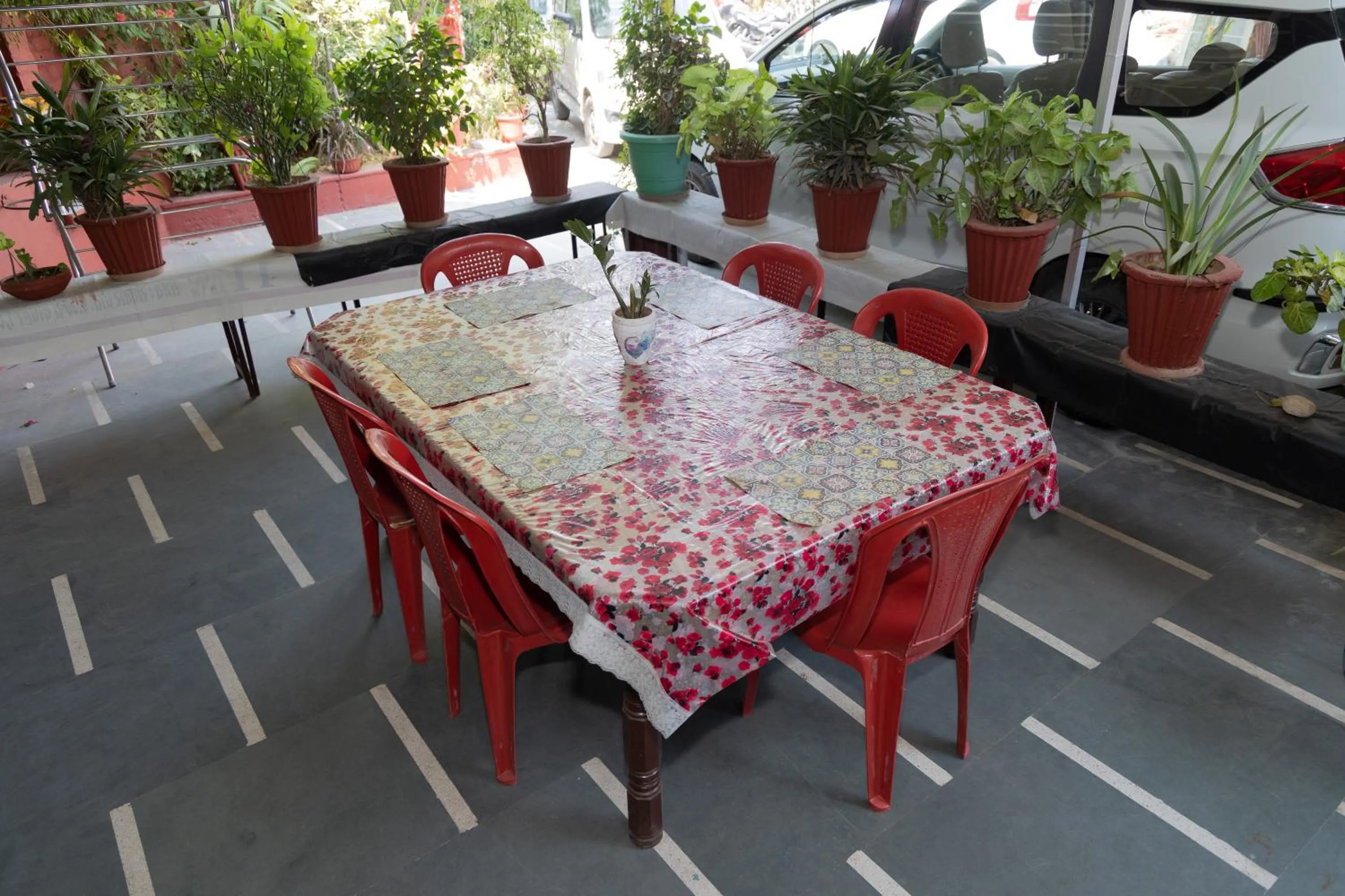 Dining area in Homestay Urmil Basant