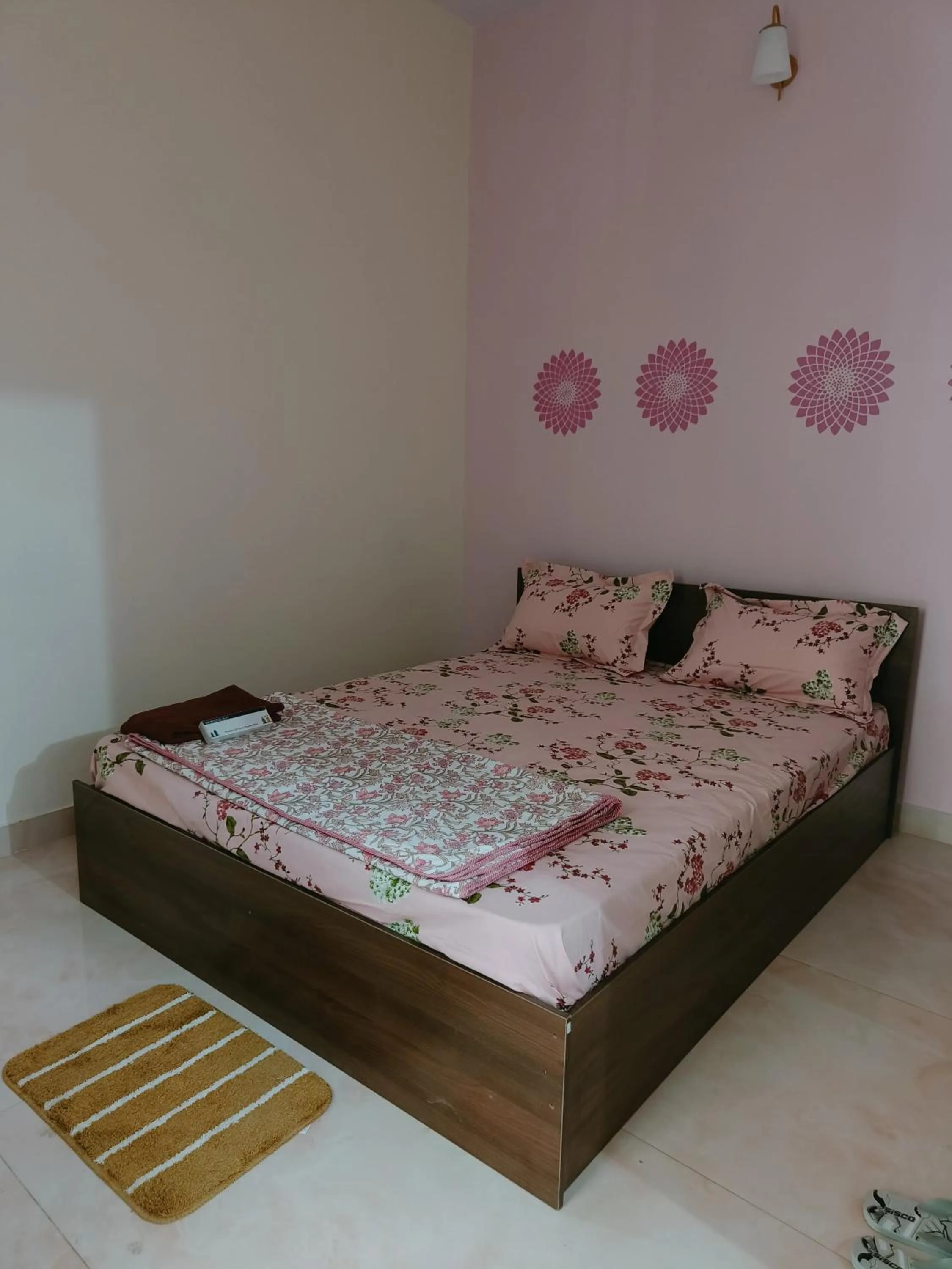 Photo of the whole room, Bed in Homestay Urmil Basant