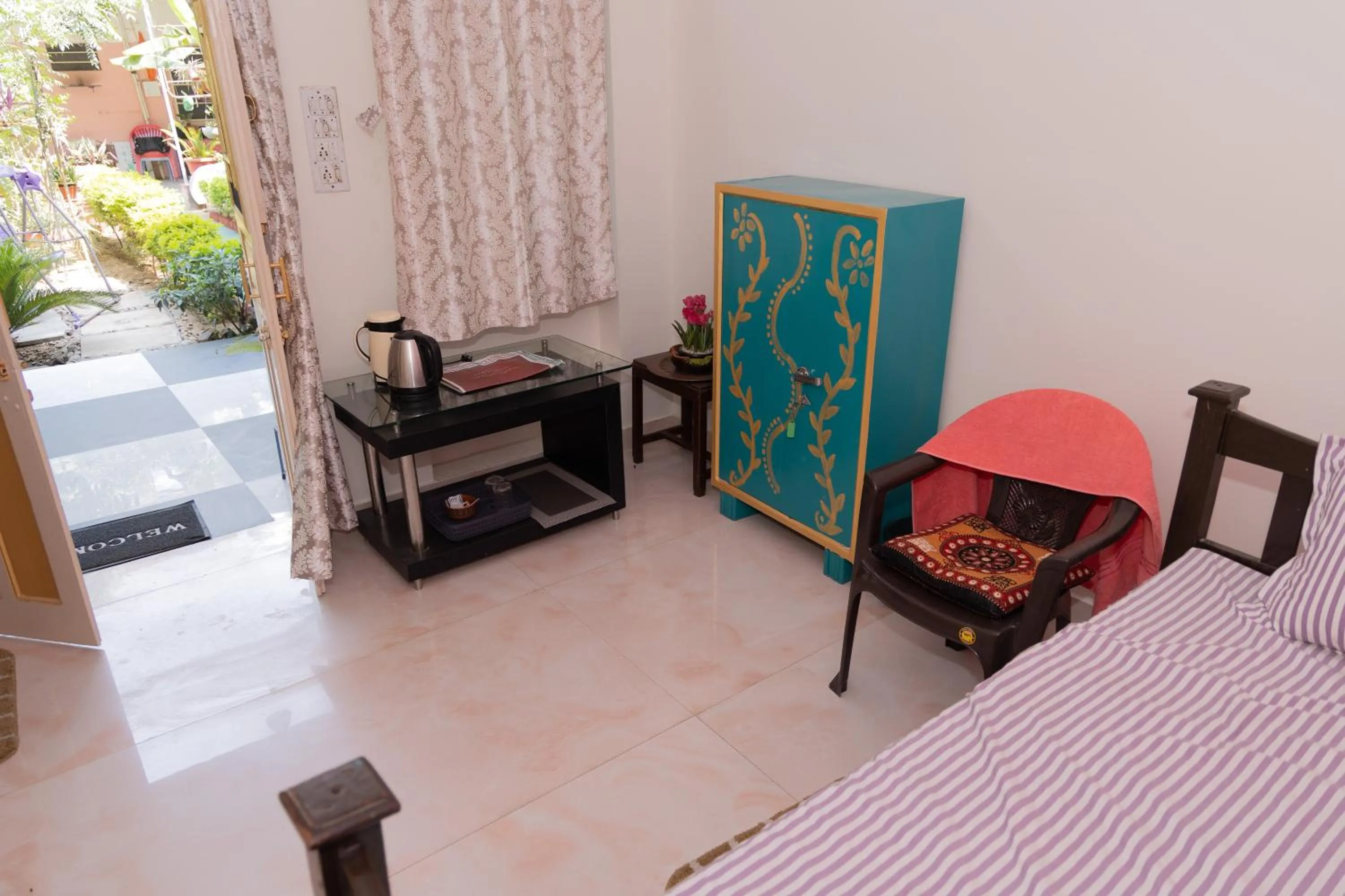 View (from property/room), Bed in Homestay Urmil Basant