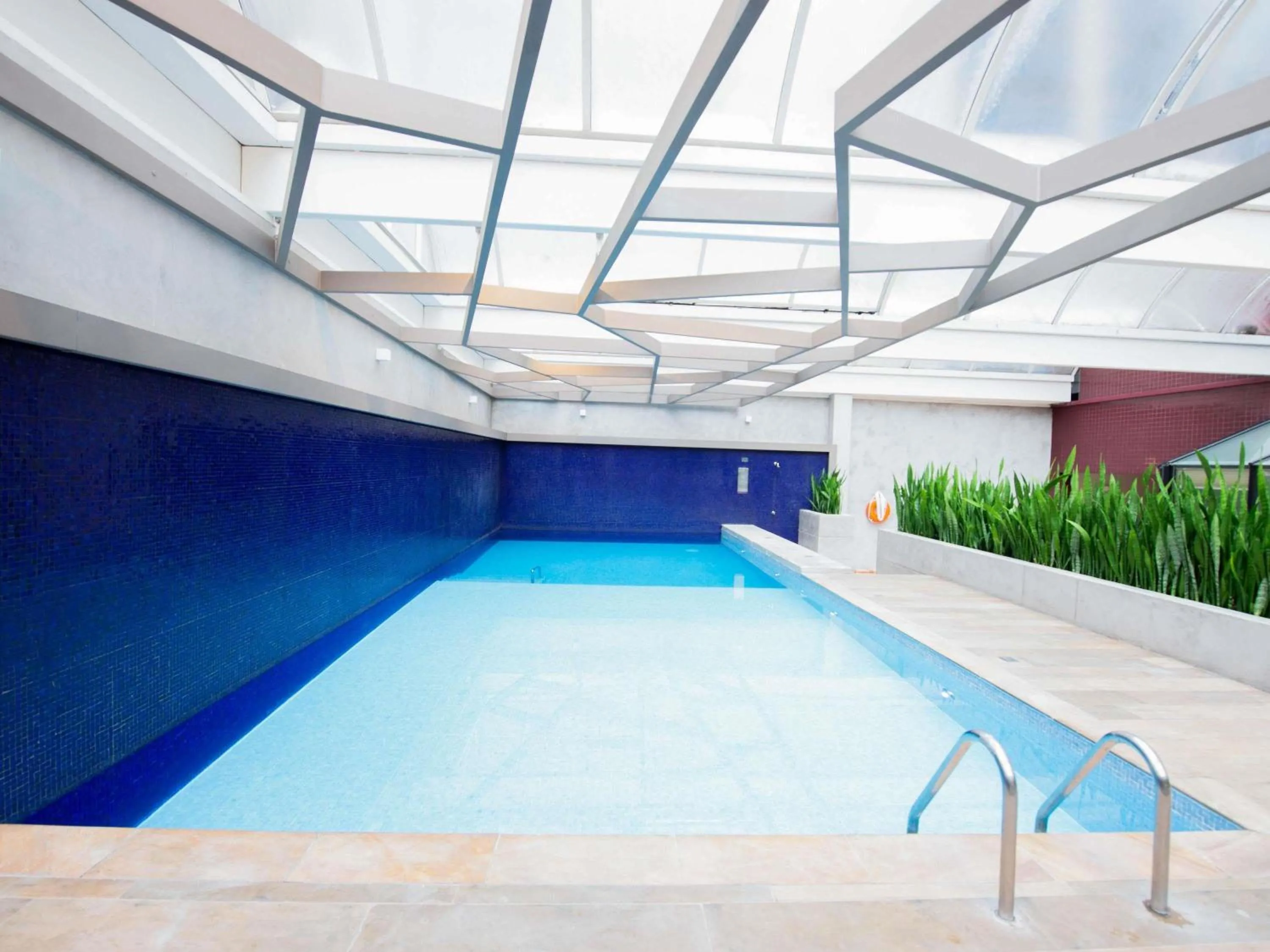 Pool view in Mercure Curitiba Batel