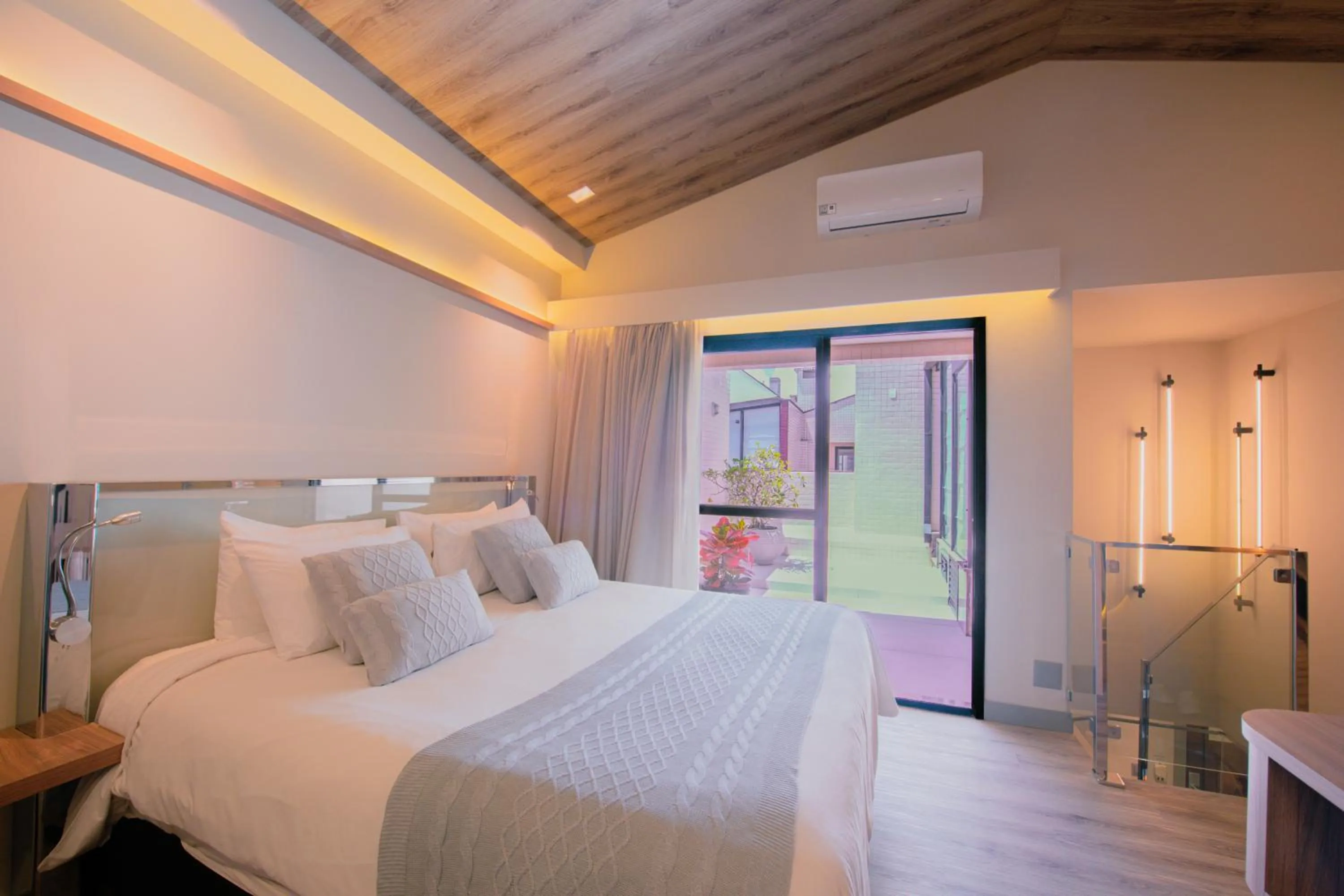 Photo of the whole room, Bed in Mercure Curitiba Batel