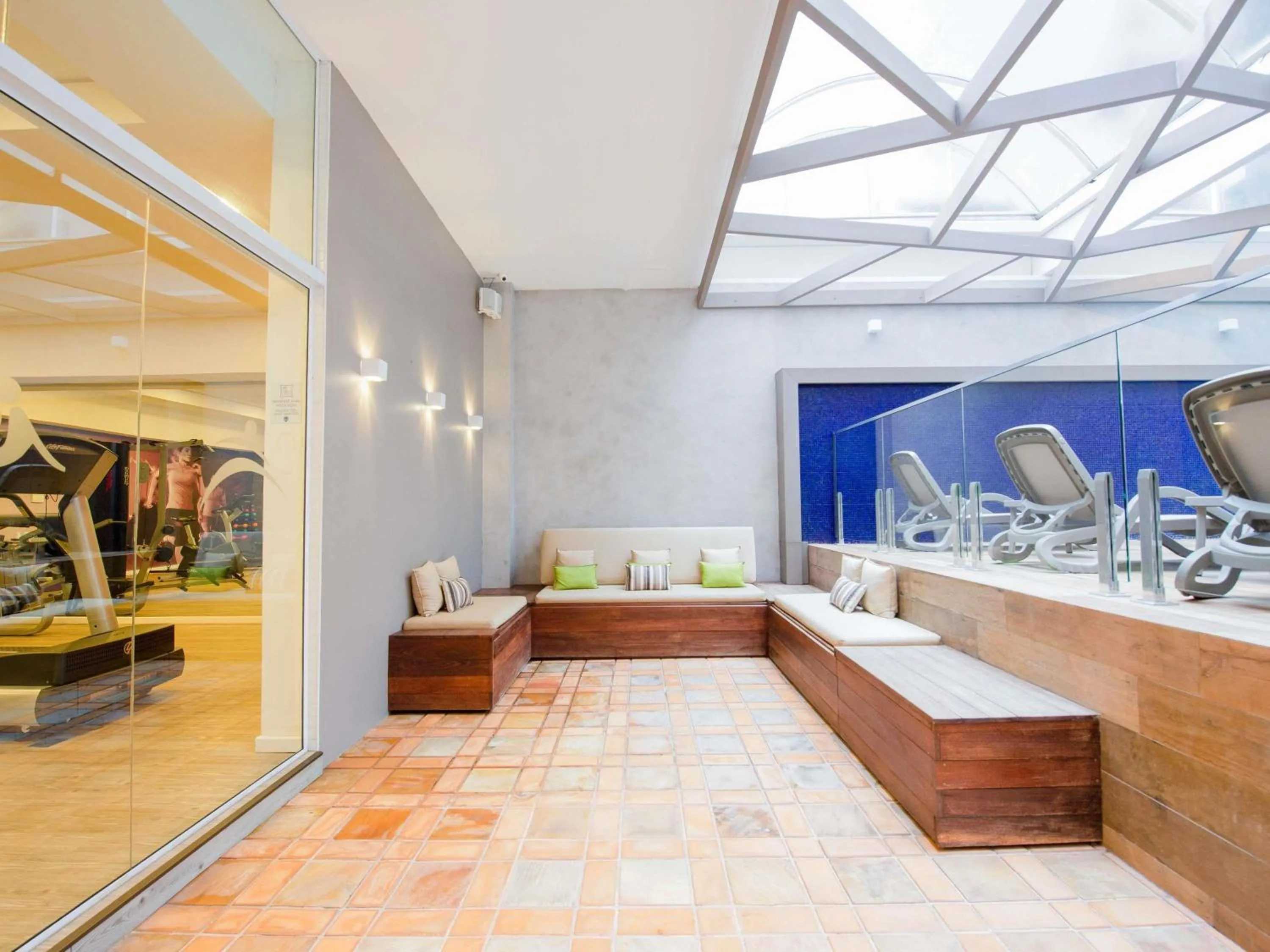 Pool view in Mercure Curitiba Batel