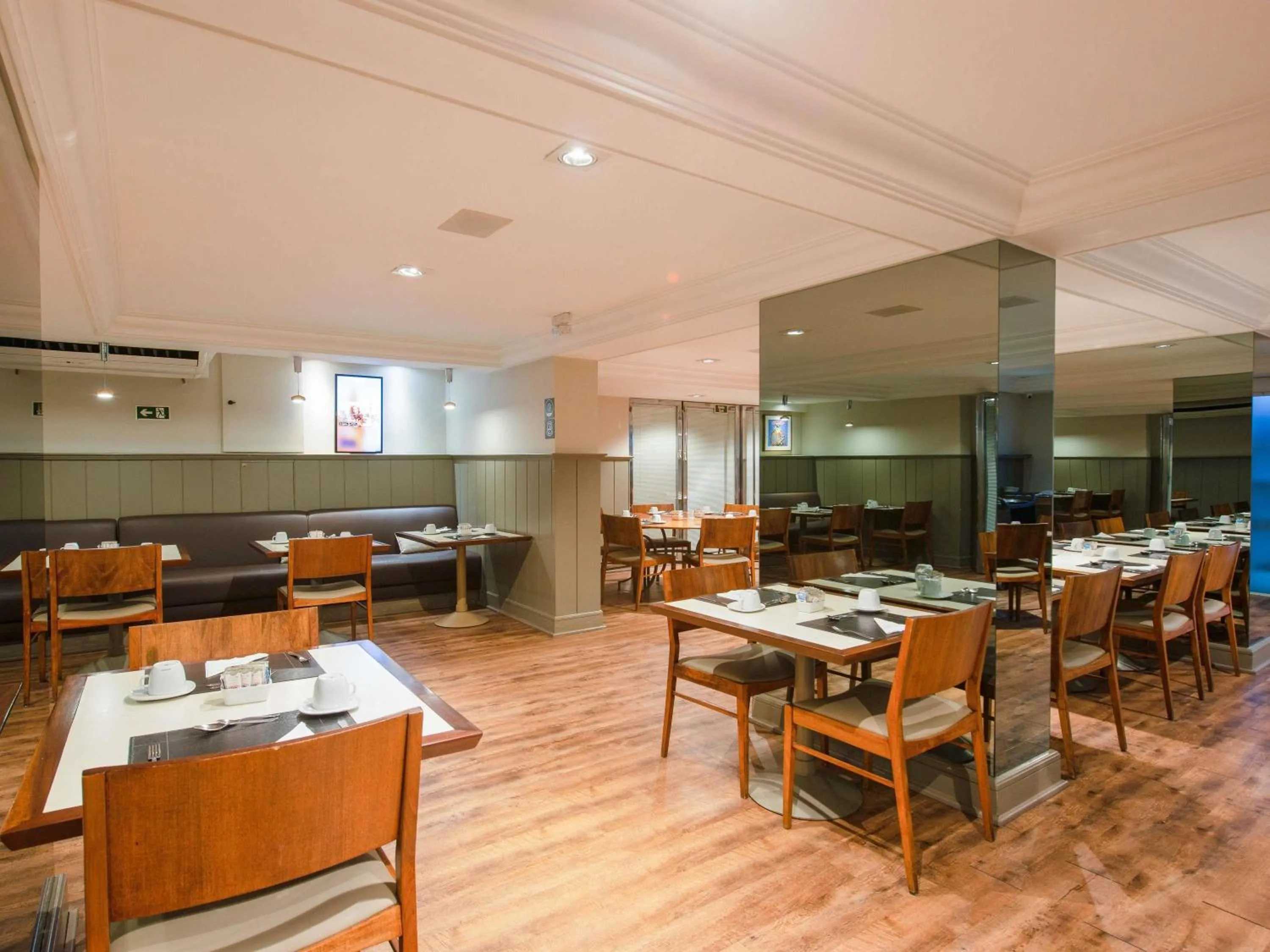 Restaurant/places to eat in Mercure Curitiba Batel