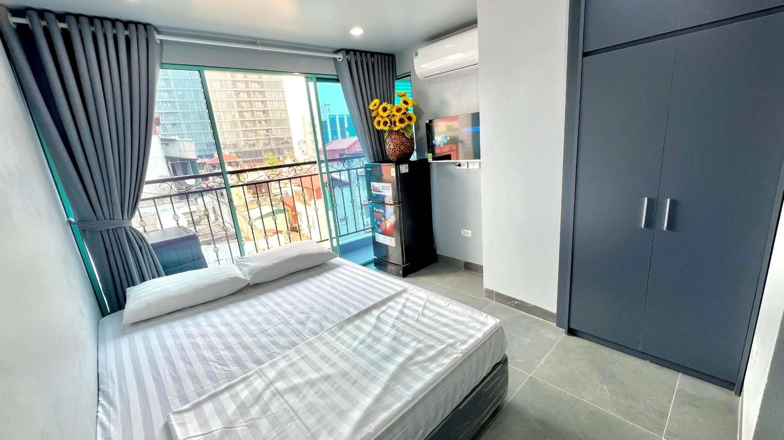 Photo of the whole room, Bed in Era Apartment Cat Linh