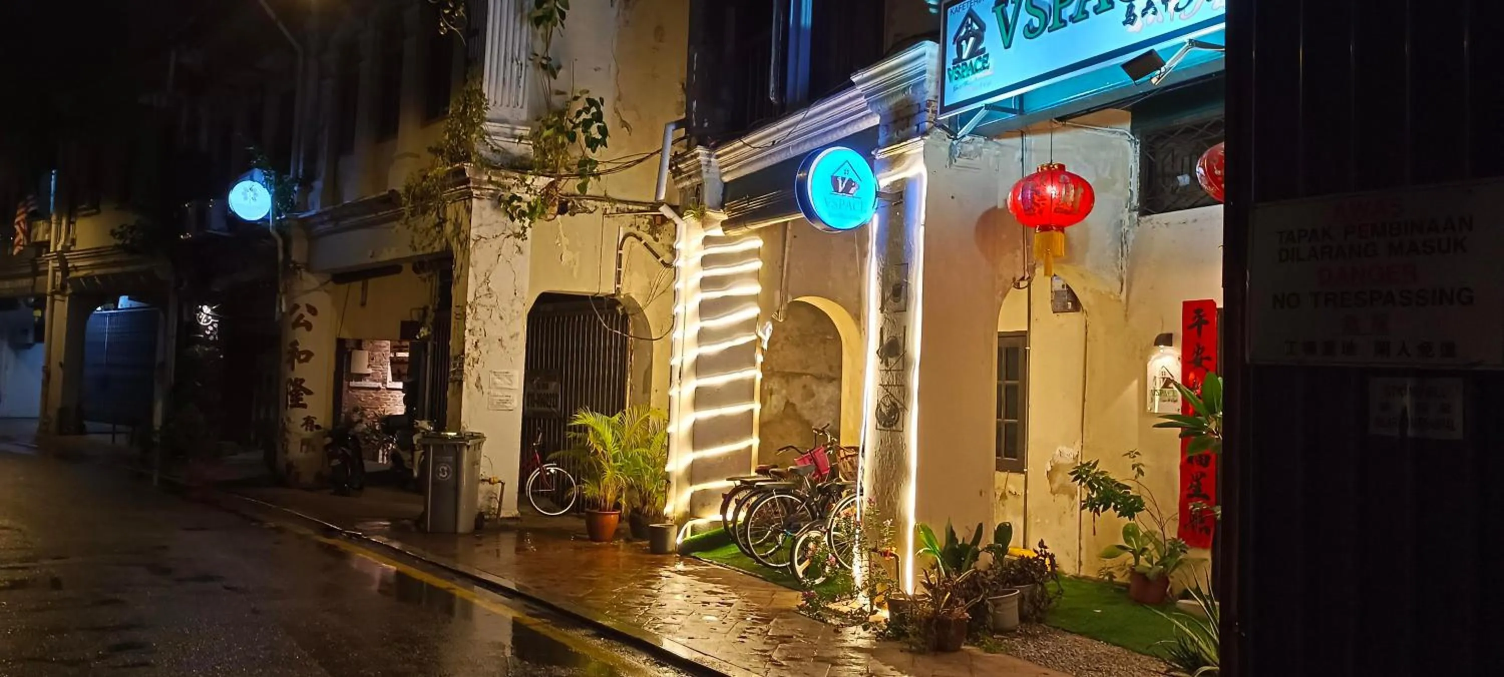 Vspace Plt Guesthouse & Cafe