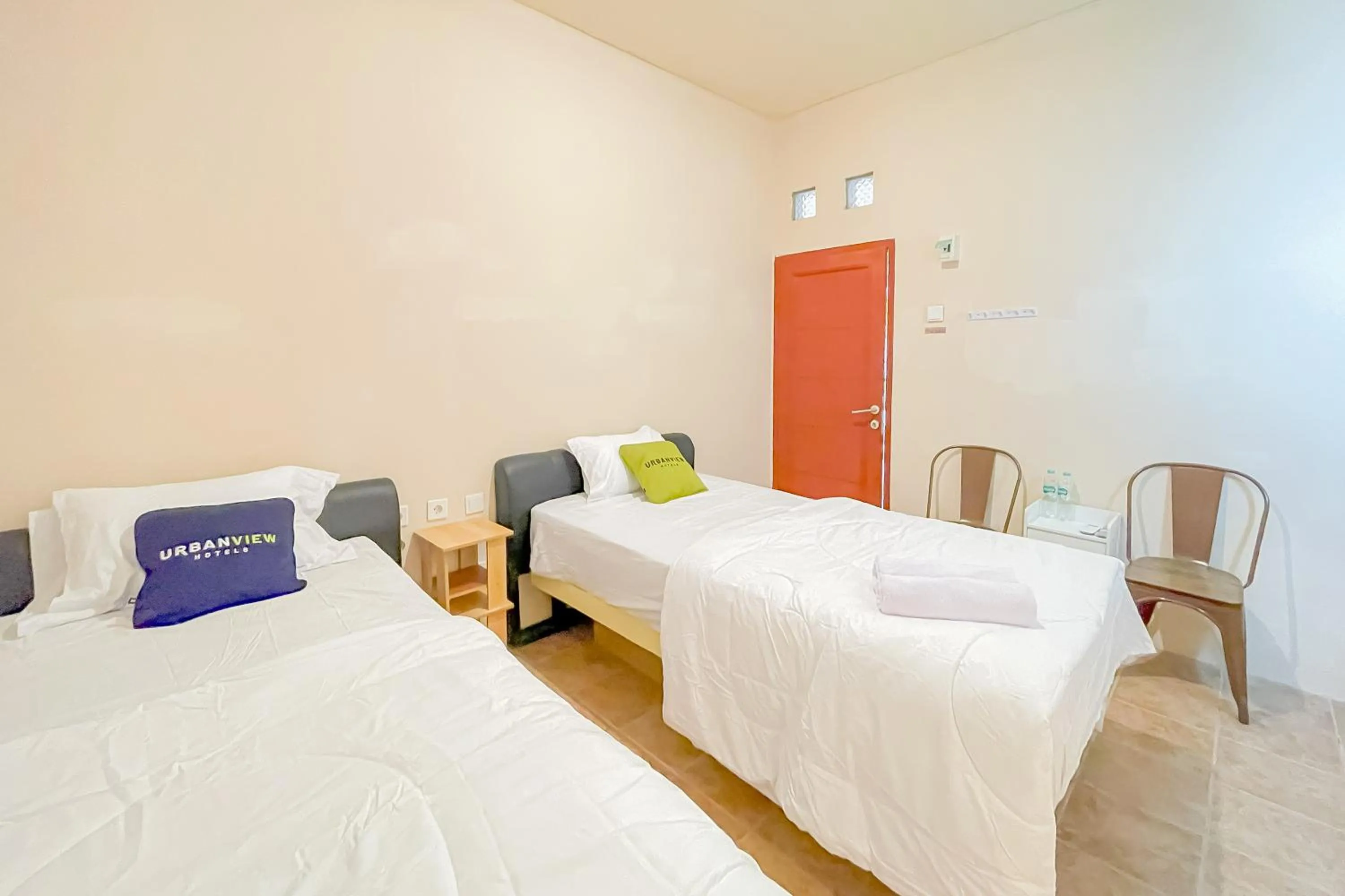 Bedroom, Bed in Urbanview Hotel Sany Cirebon