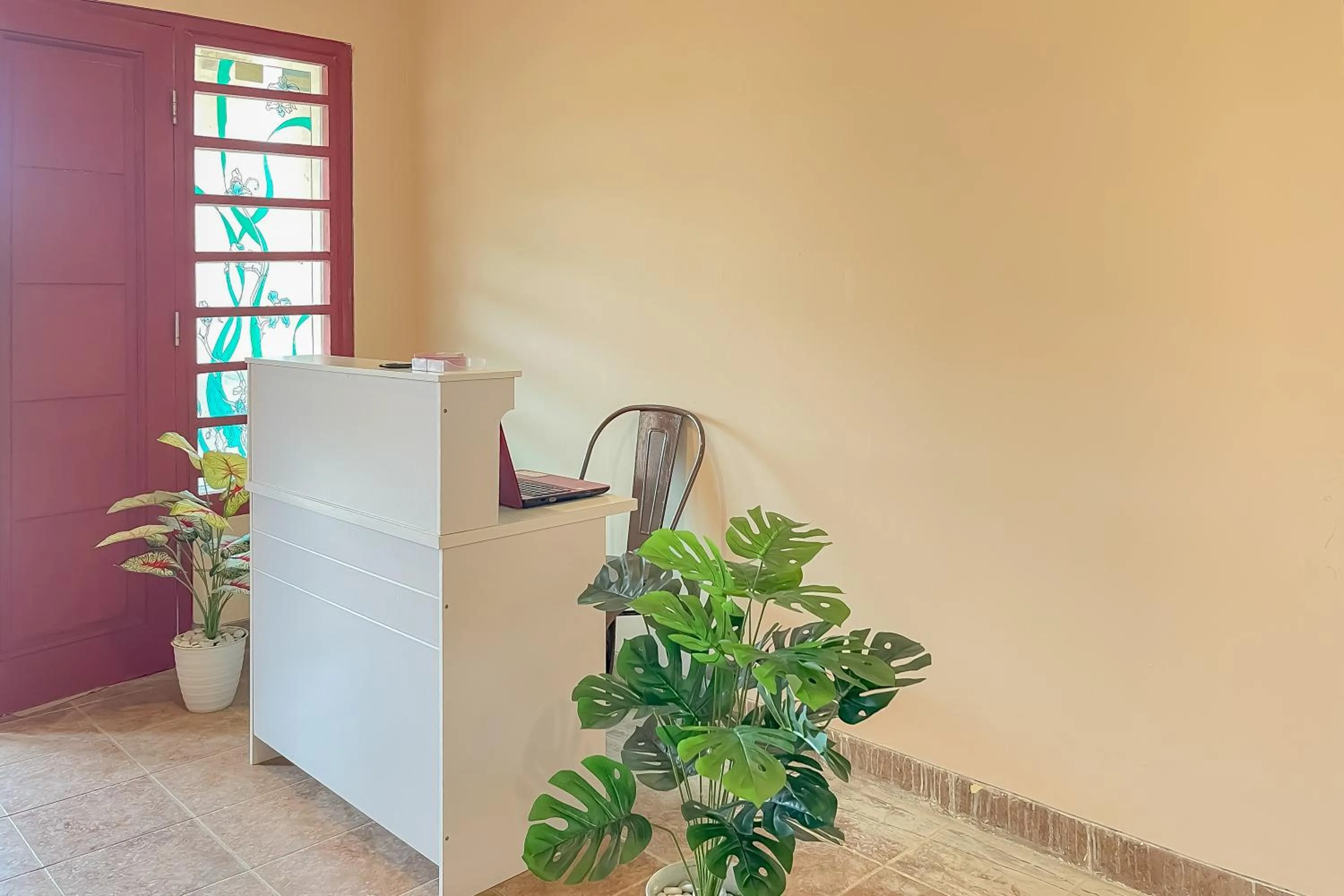 Lobby or reception in Urbanview Hotel Sany Cirebon