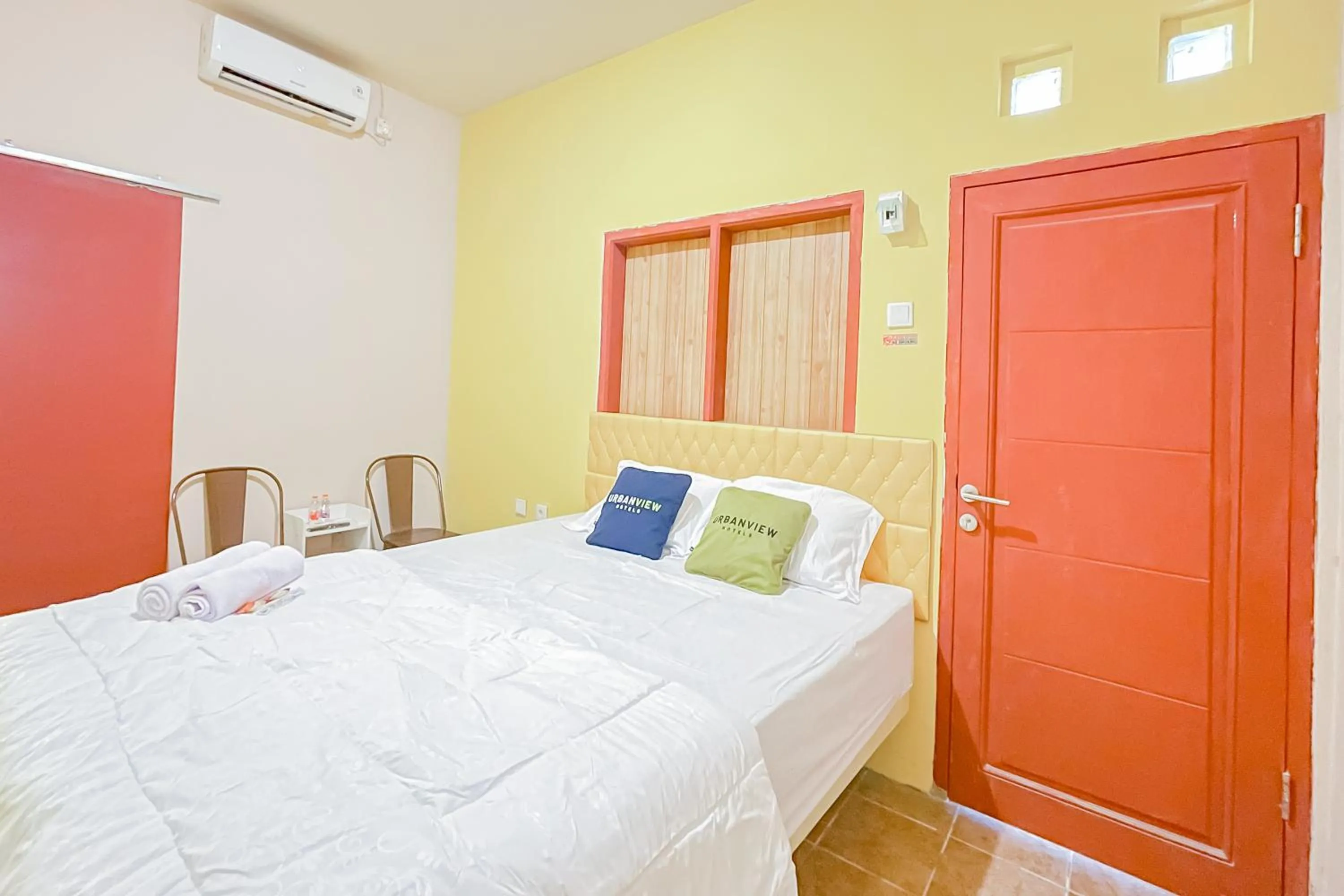 Bedroom, Bed in Urbanview Hotel Sany Cirebon