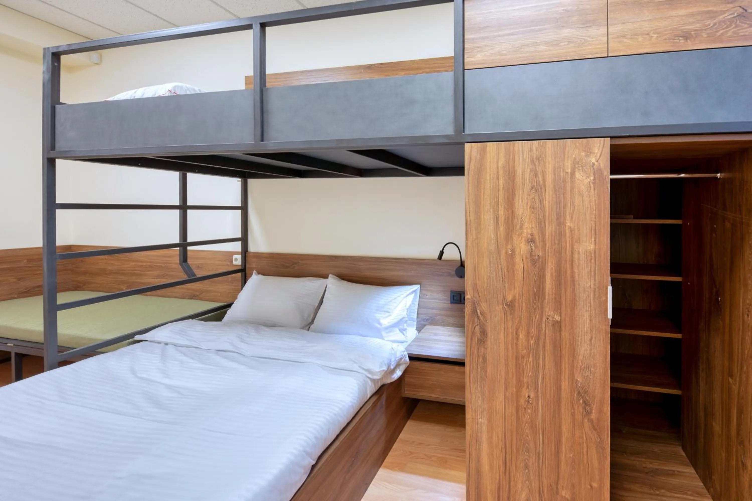 Bed in Tropica Inn Hotel