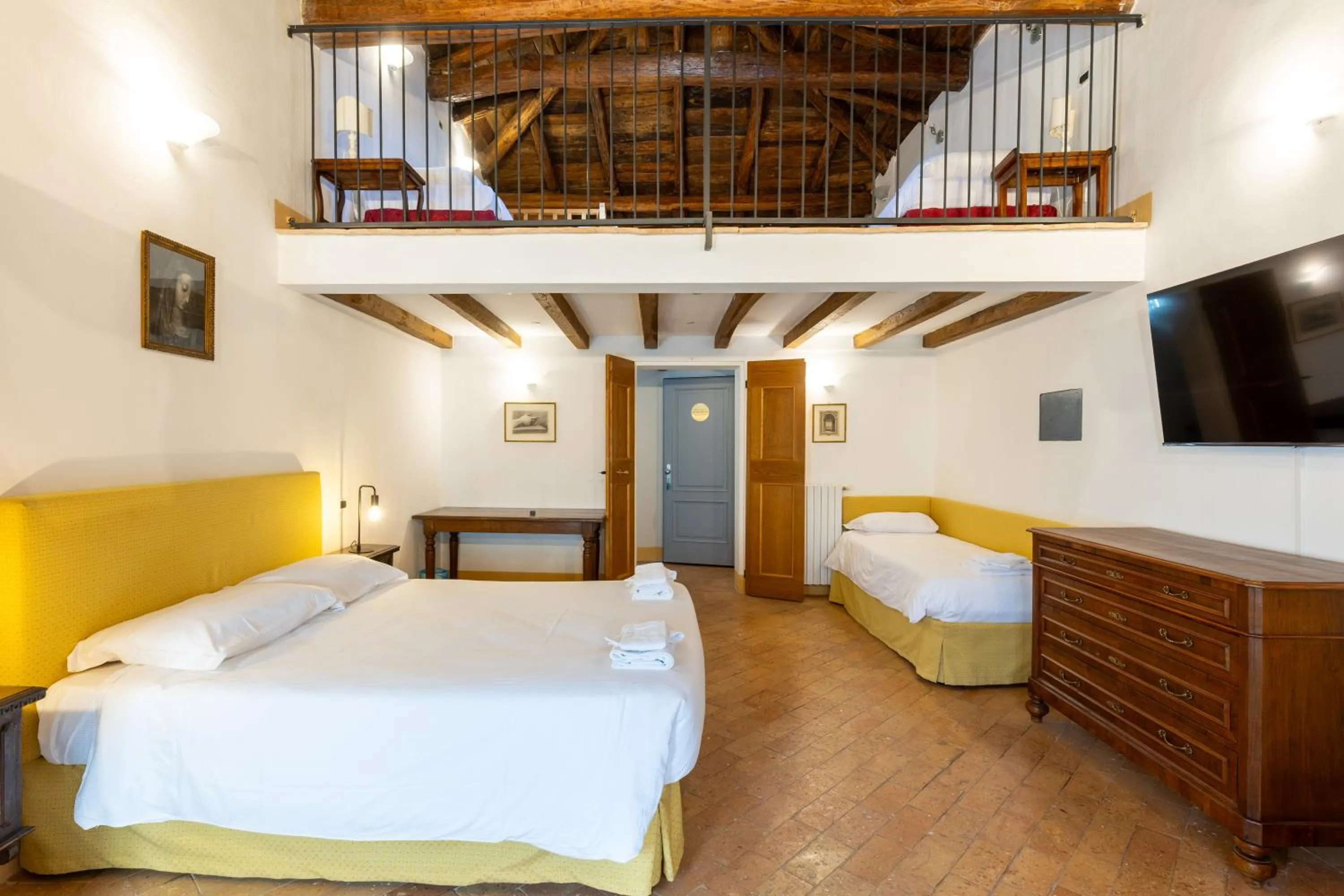 Bed in BolognaRoomscom - Ca' Palazzo