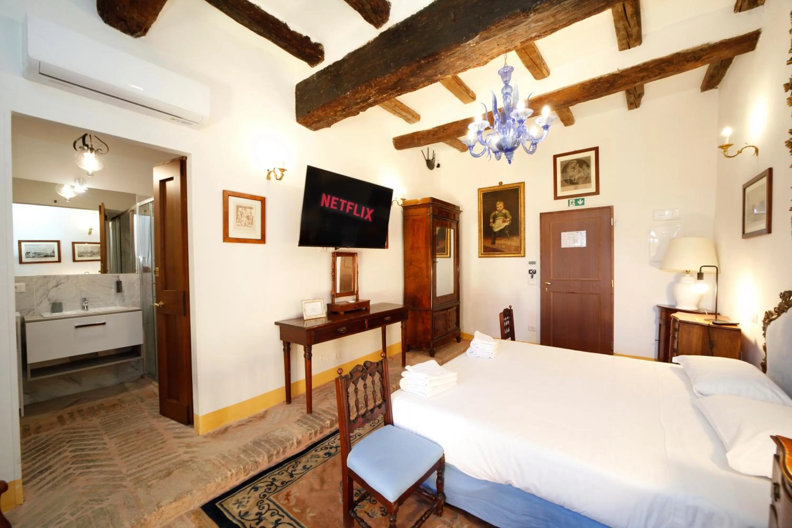 Bed in BolognaRoomscom - Ca' Palazzo