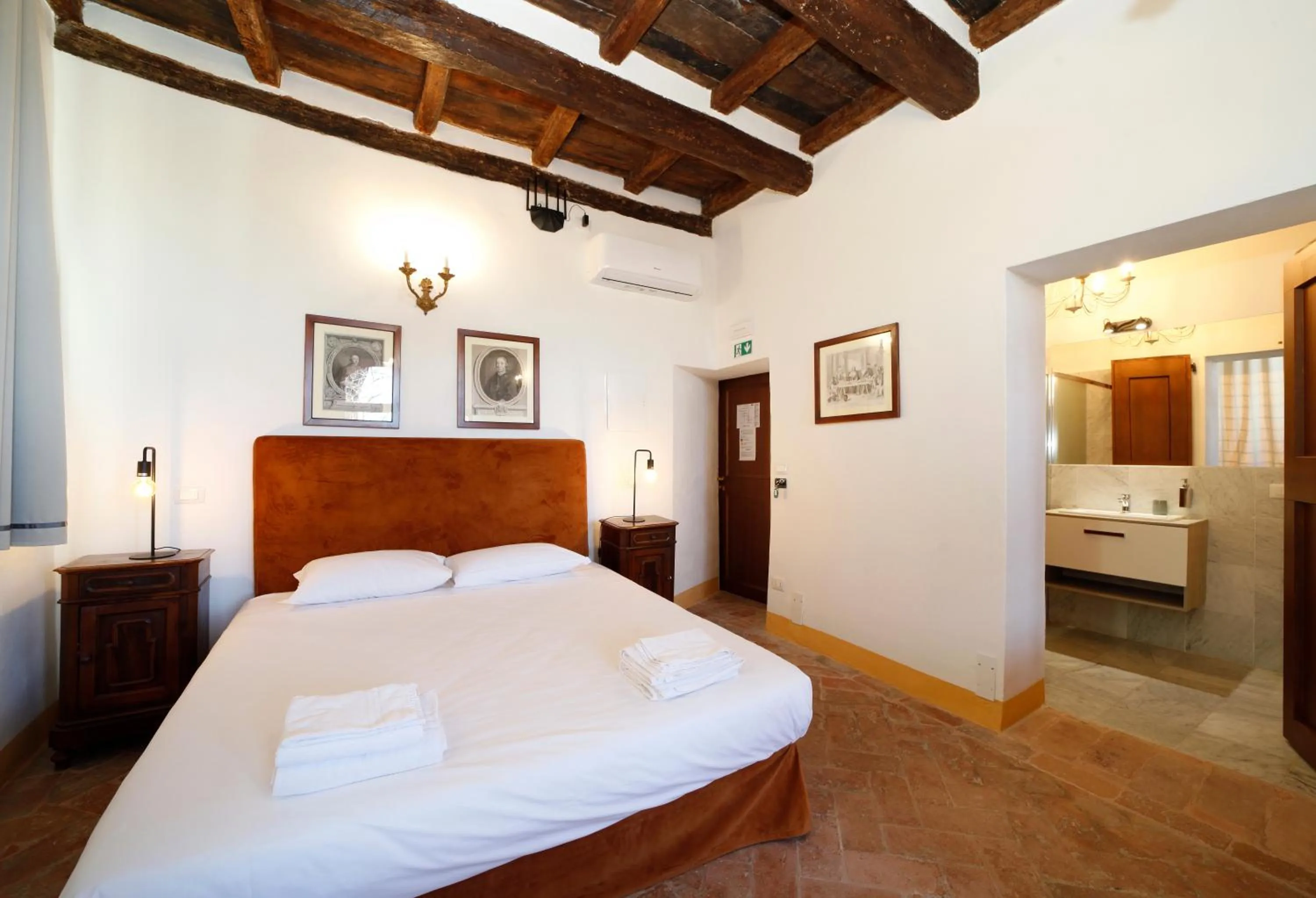 Bed in BolognaRoomscom - Ca' Palazzo