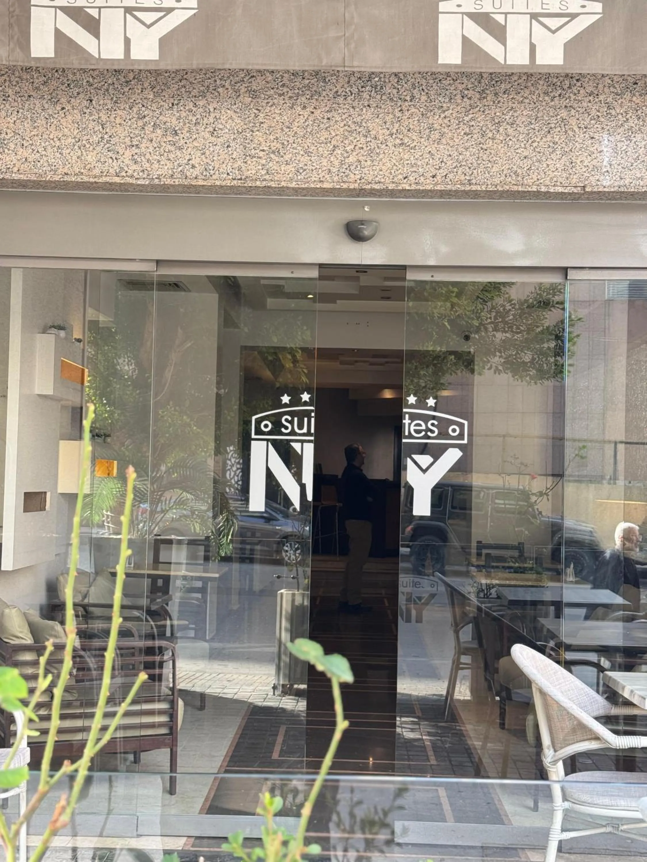 Restaurant/places to eat in Ny Suites