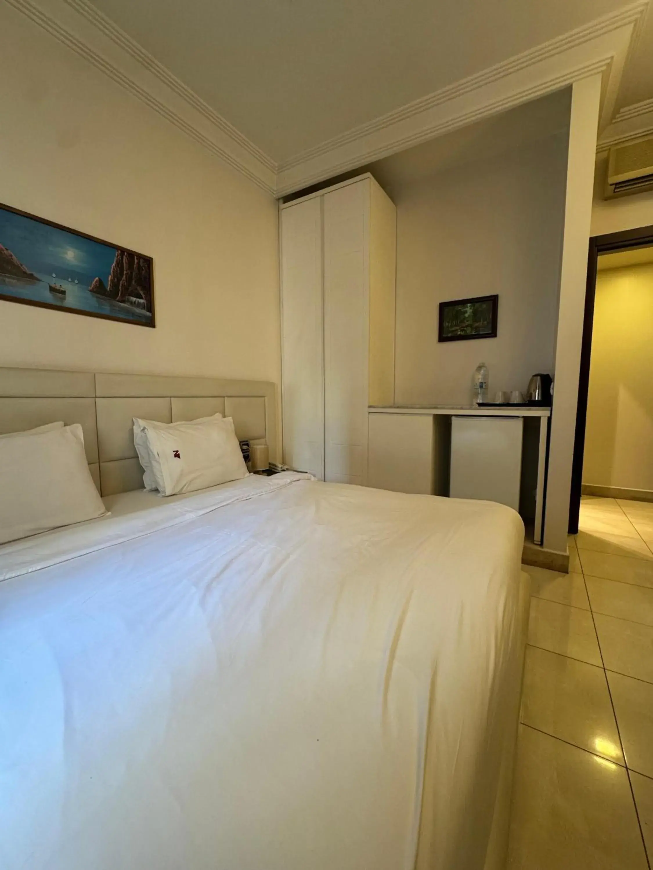 Deluxe Double or Twin Room in Ny Suites Deluxe Double or Twin Room in Ny Suites