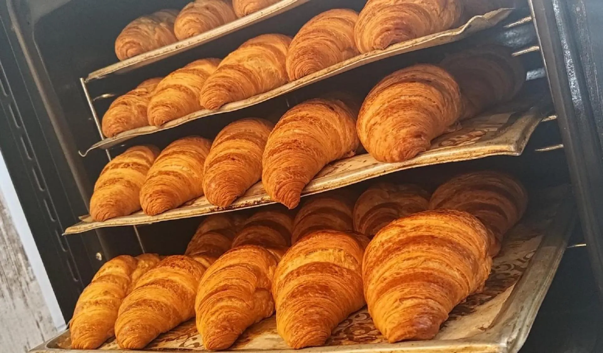 Breakfast in New Generation Hostel Como Lake