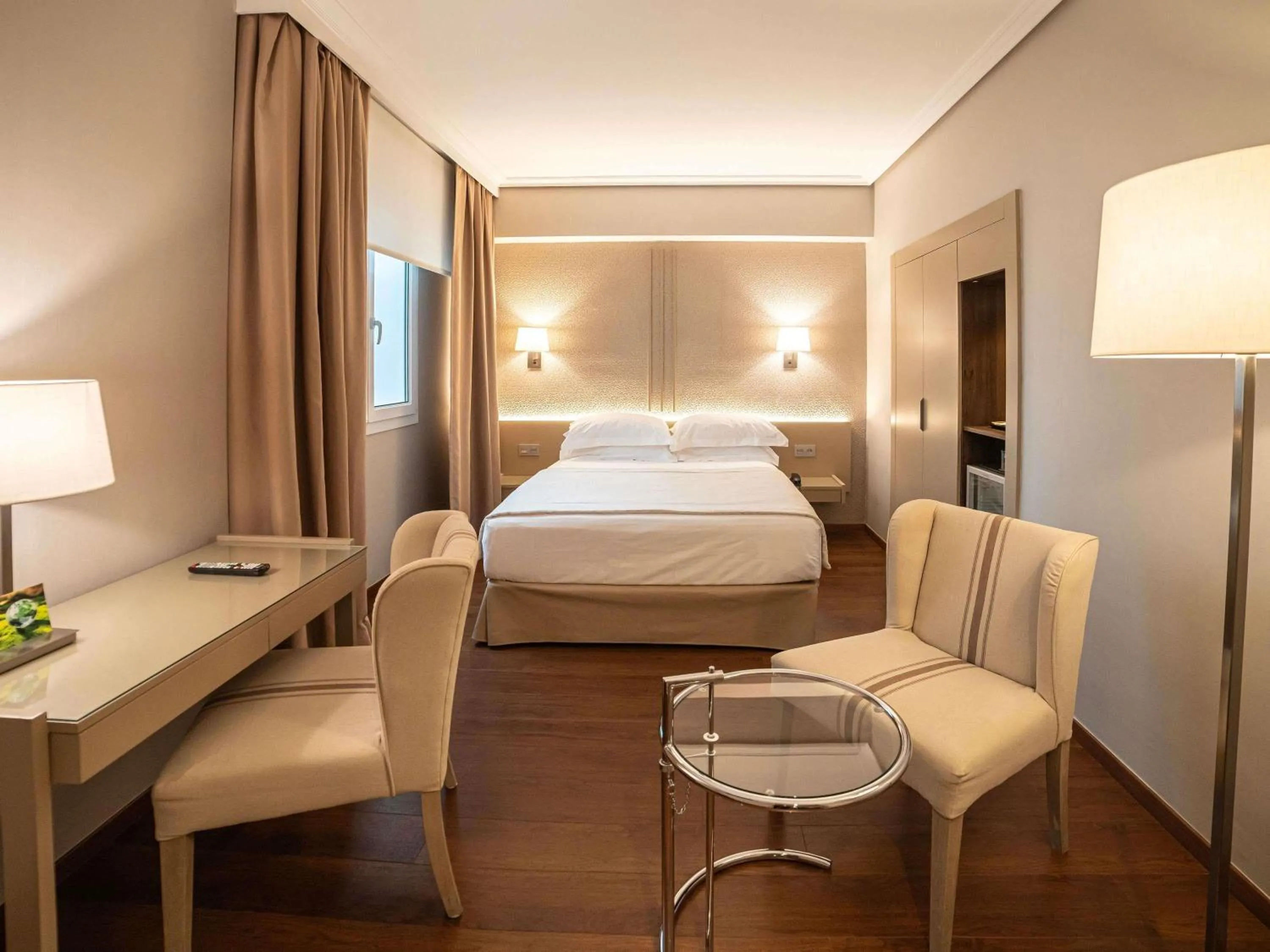 Bedroom, Bed in Mercure Monte Igueldo