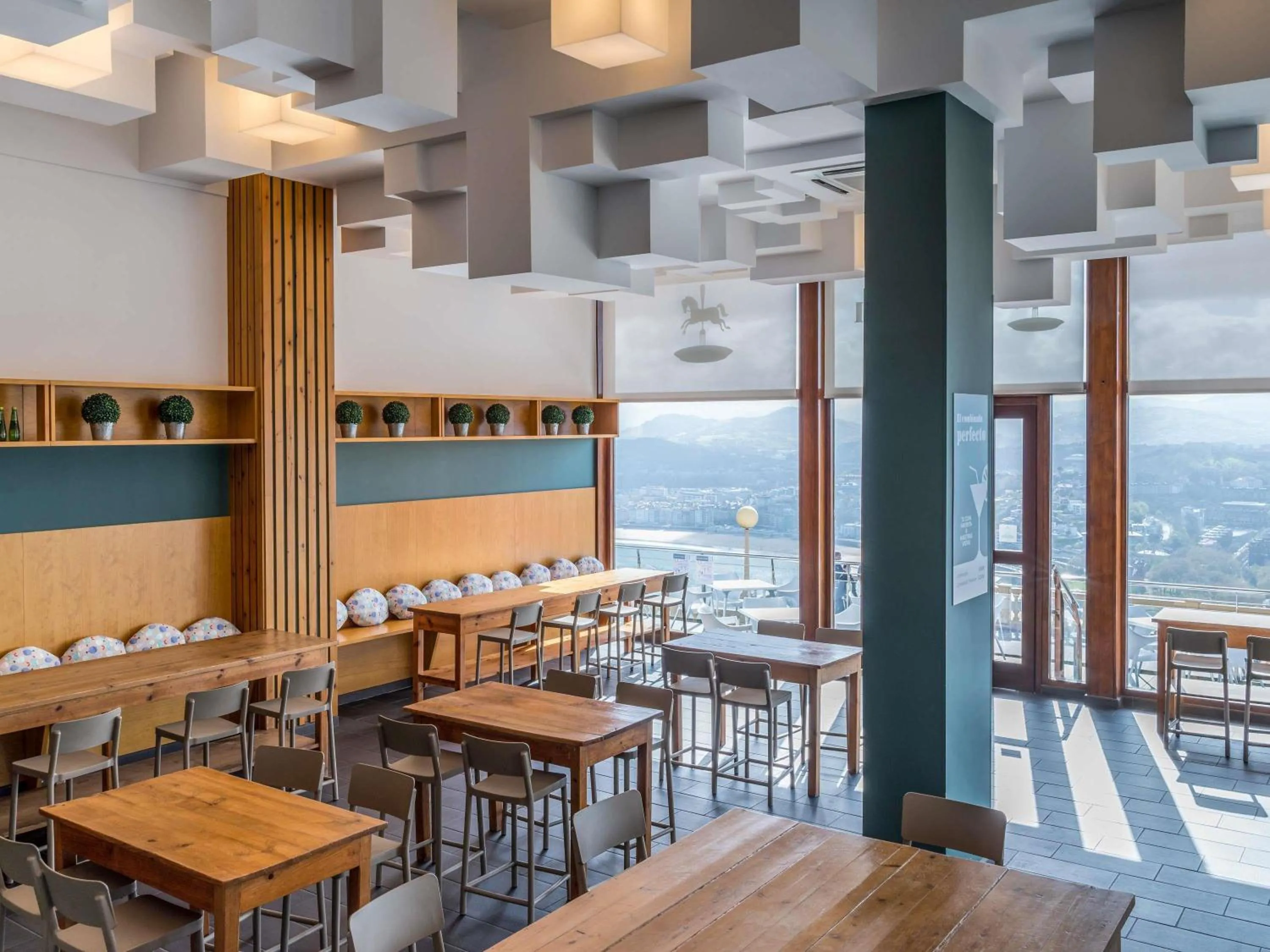 Lounge or bar in Mercure Monte Igueldo