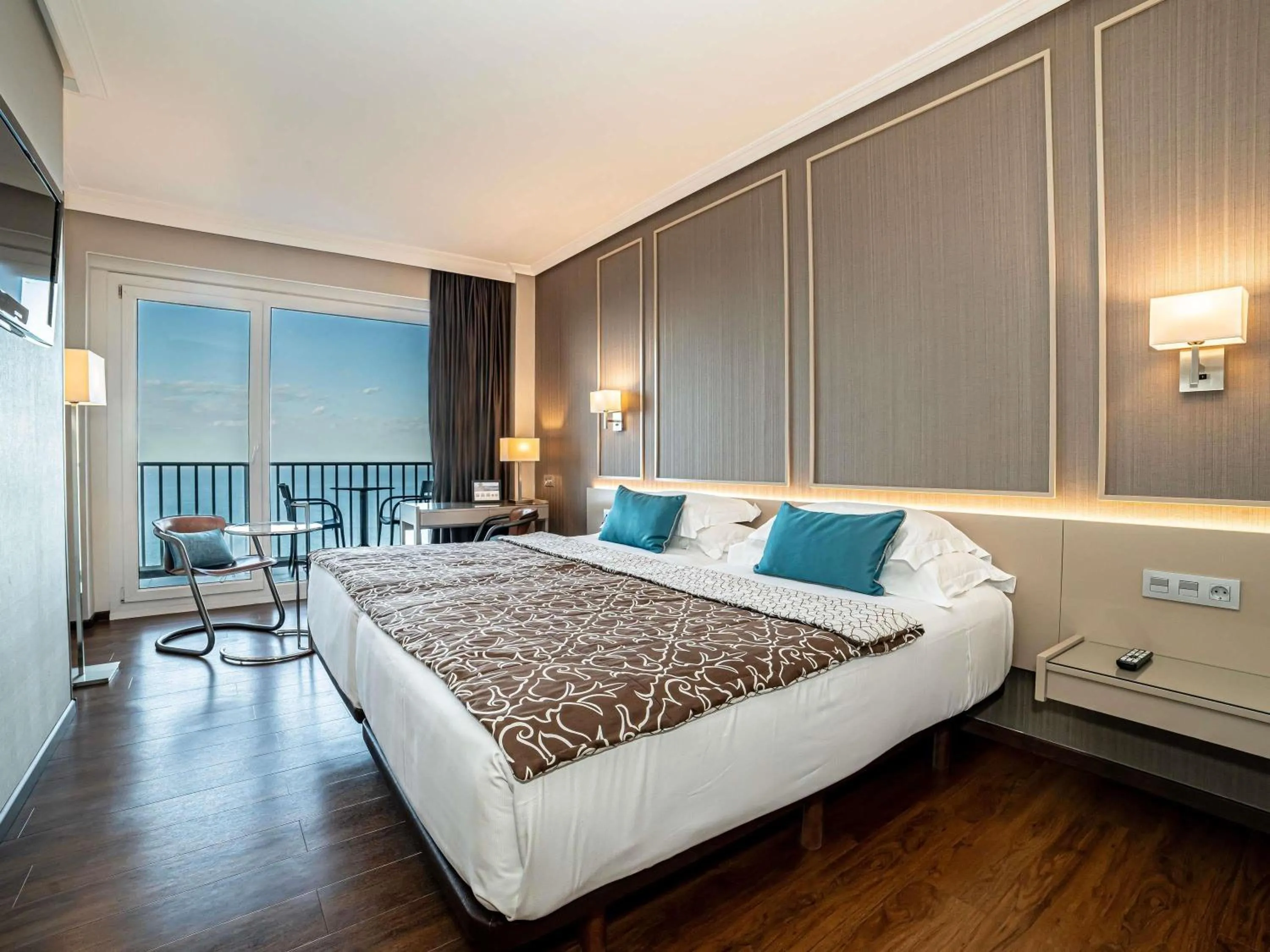 Bedroom, Bed in Mercure Monte Igueldo