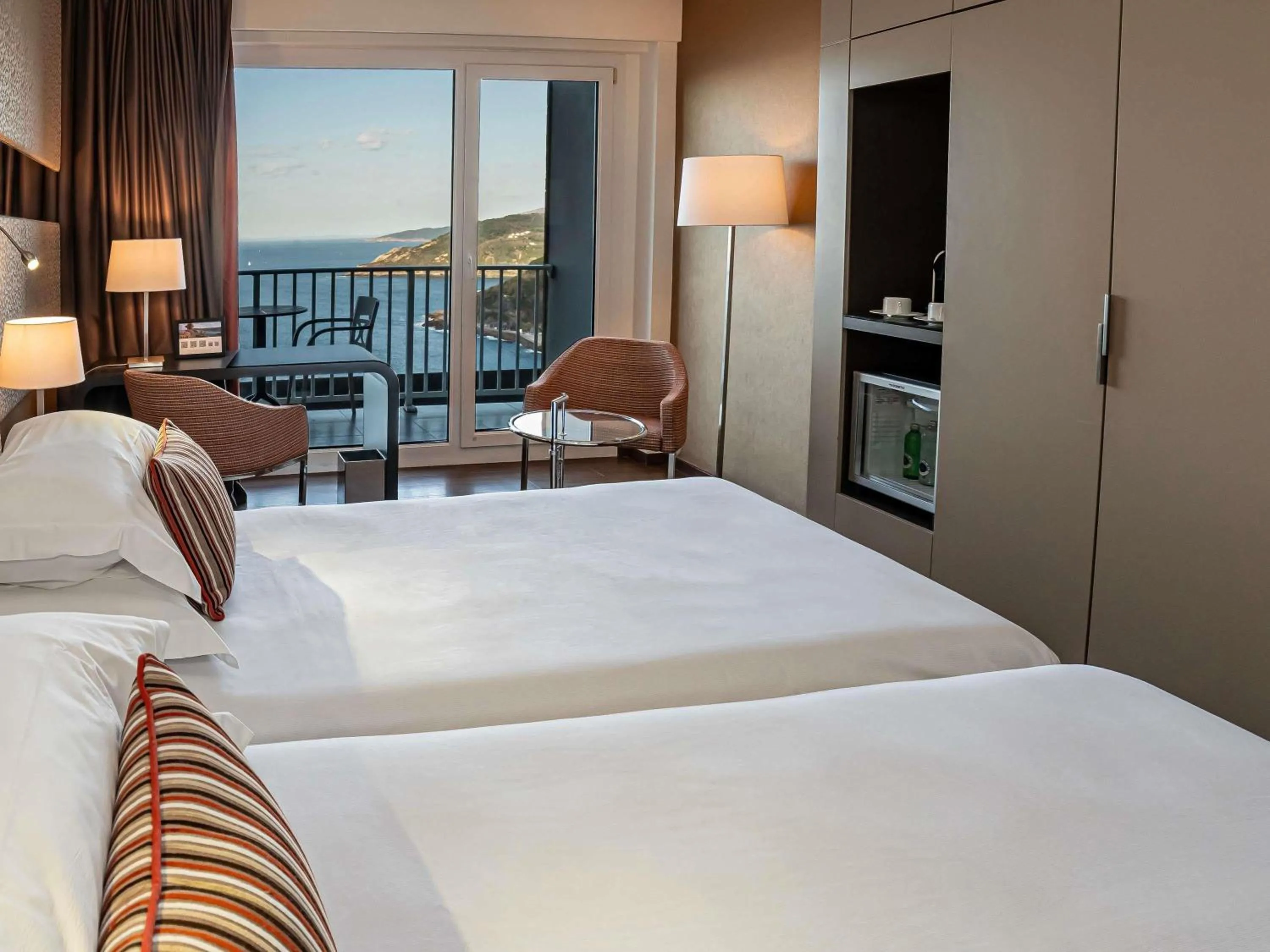 Bedroom, Bed in Mercure Monte Igueldo