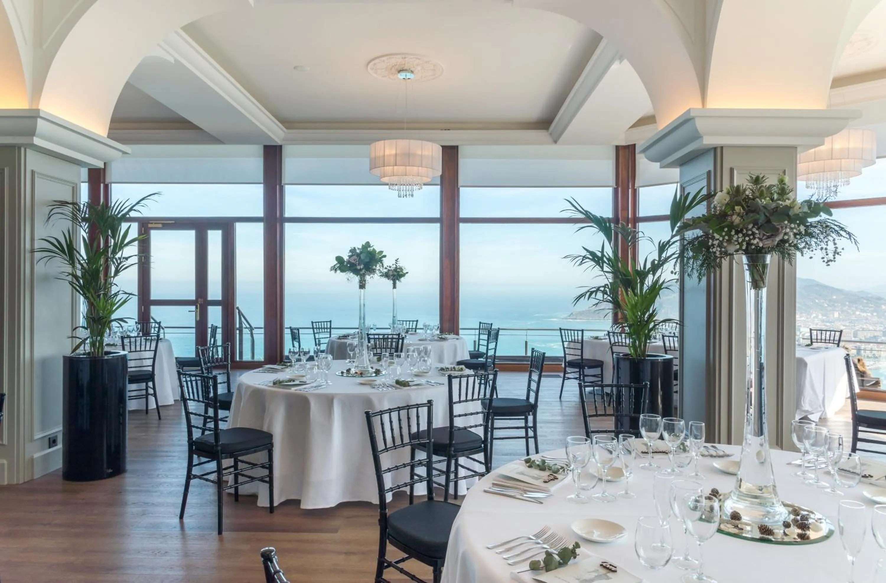 Restaurant/places to eat in Mercure Monte Igueldo