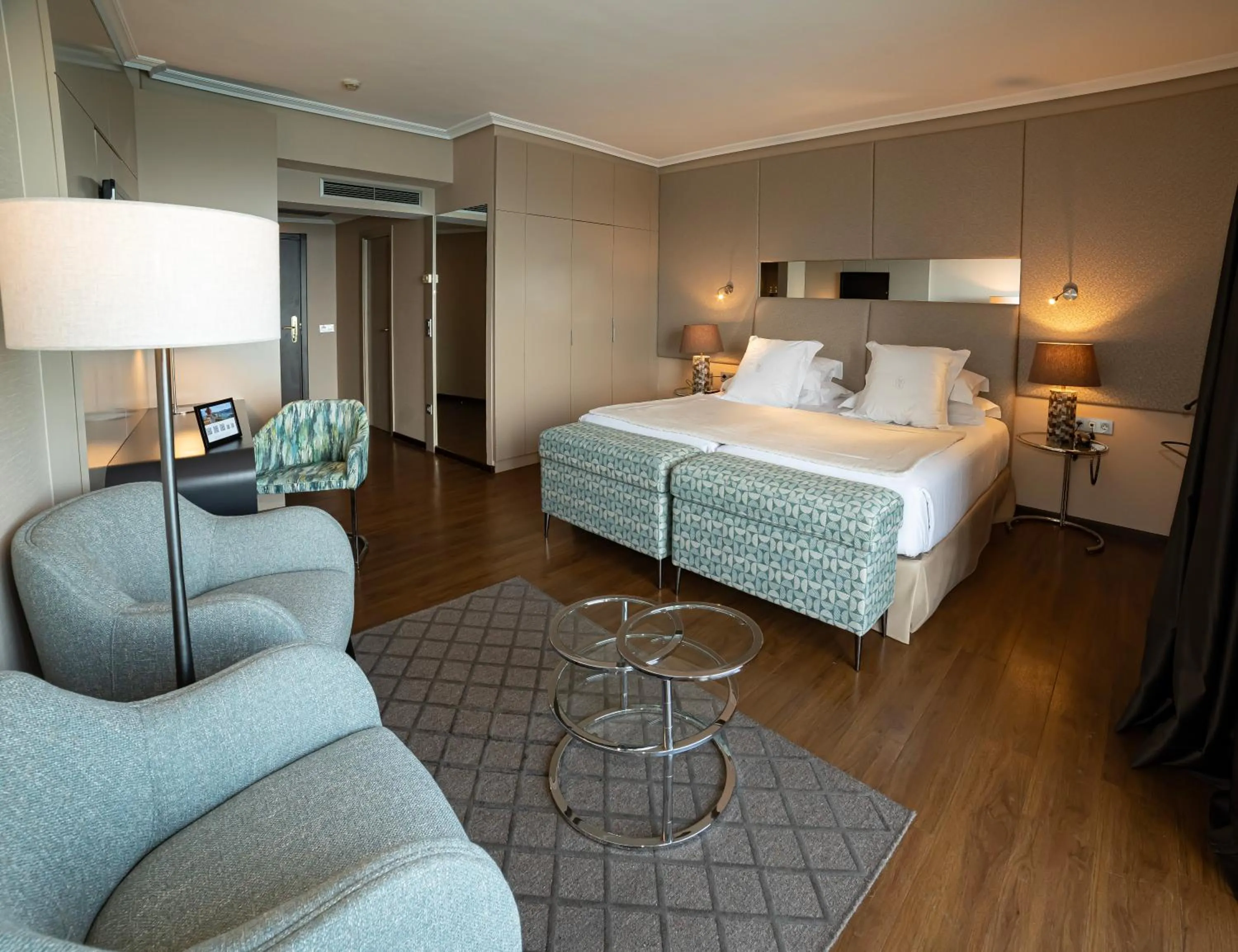 Photo of the whole room, Bed in Mercure Monte Igueldo