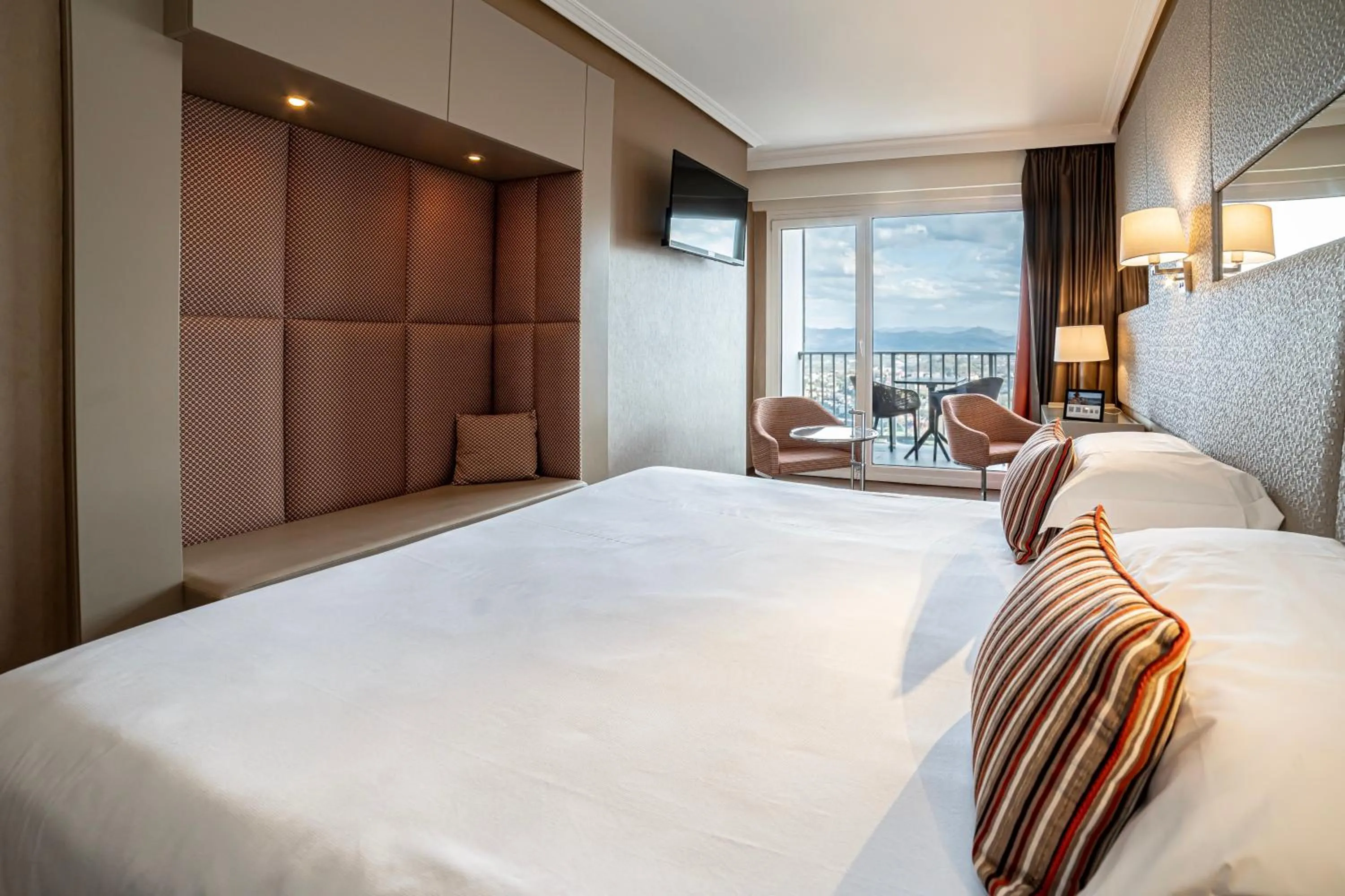 Photo of the whole room, Bed in Mercure Monte Igueldo